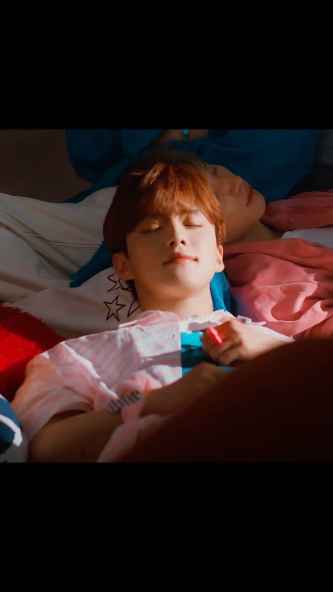 のインスタグラム：「JO1｜'NEWSmile' Official Teaser1  𝐍𝐄𝐖 𝐒𝐈𝐍𝐆𝐋𝐄 '𝐍𝐄𝐖𝐒𝐦𝐢𝐥𝐞'  ˗ˏˋ𝐂𝐃 𝐆𝐎𝐎𝐃𝐒 ˎˊ˗ 2023.7.24(Mon) RELEASE  #JO1 #NEWSmile」