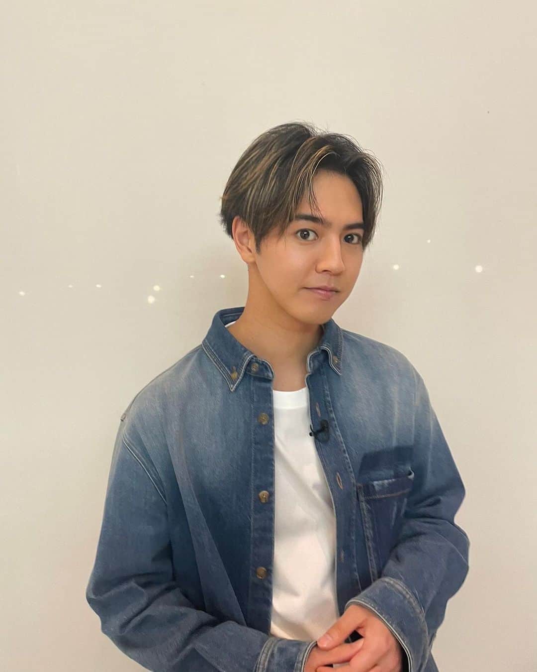 片寄涼太のインスタグラム：「先日の 『千鳥のクセがスゴいネタGP』 めちゃくちゃ楽しませていただきました😆💦 配信でも是非ご覧くださいね🙏✨ 最近は音楽番組などの出演も多く 本当にありがたい限りです！！🎶 TBS『音楽の日 2023』の生出演も 是非ご覧ください☺️🙌 #デニムセットアップ良きでした 👖」