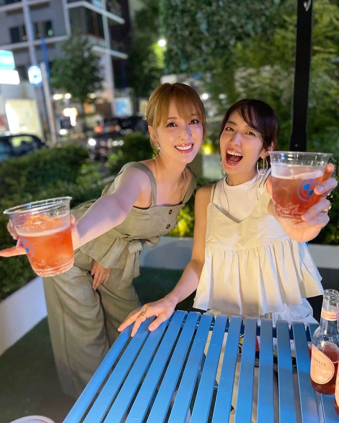 瀬戸早妃のインスタグラム：「2投稿連続でよしか💙  表参道のどとど真ん中に出来たBMW bar ノンアルコールカクテルで乾杯っっ🍸 @bmwjapan   海気分が少し味わえて夏らしくて素敵なスペースでした🐬🏝  #BMW #bmwbars」
