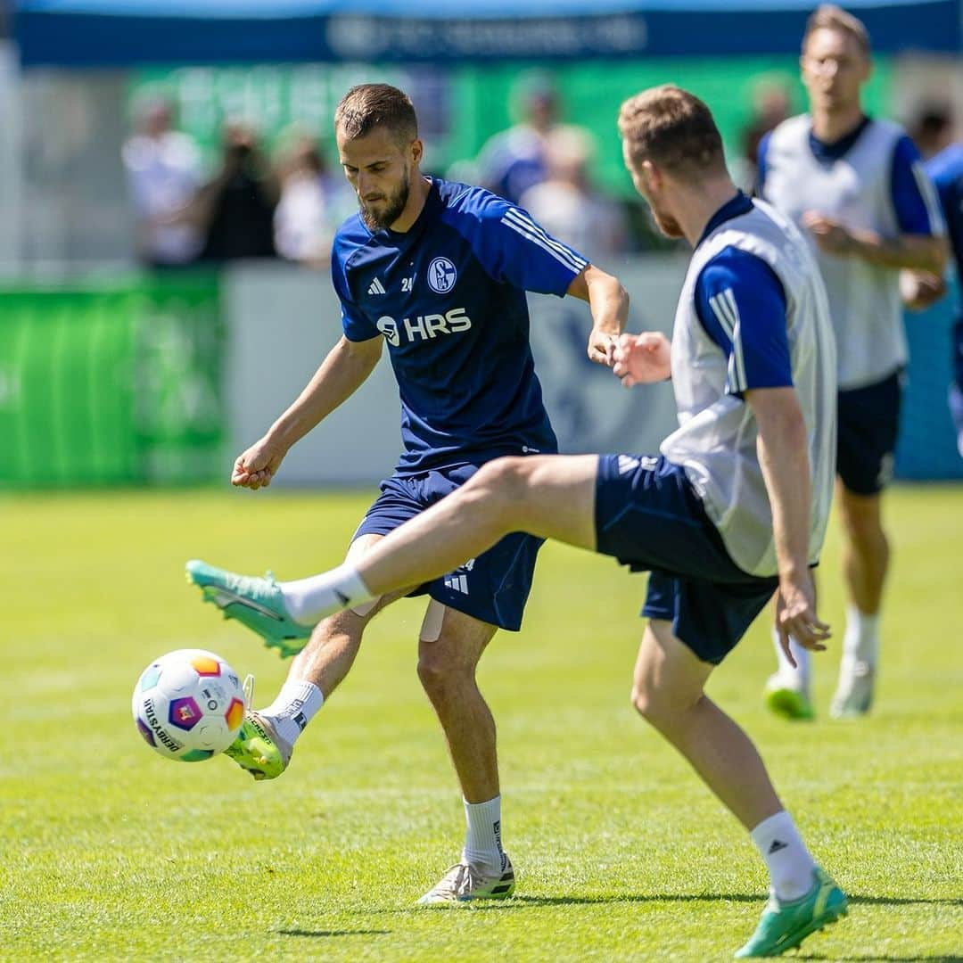 シャルケ04さんのインスタグラム写真 - (シャルケ04Instagram)「⚒️ SPIELTACH 🆚 @gornikzabrzesa  🕞 15.30 CEST #⃣ #S04GOR 📺 youtube.com/s04 . . #S04HoheTauern #Trainingslager #Schalke #S04 #Knappen #Football #Soccer #Fußball #Futbol #Matchday #Testspiel #EinLebenlang #🔵⚪️」7月15日 16時04分 - s04