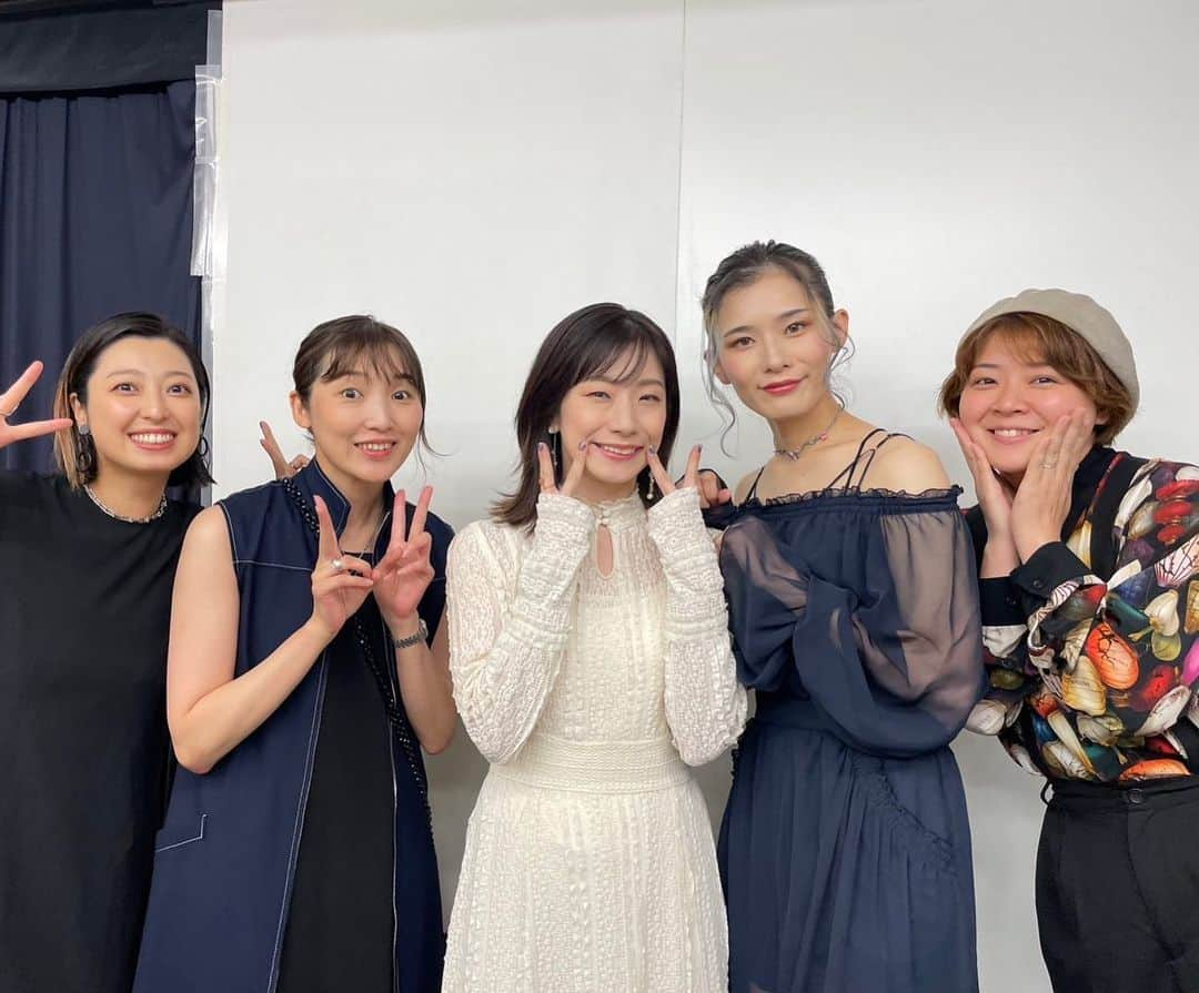 春花きららさんのインスタグラム写真 - (春花きららInstagram)「先日 くみさんのアルバム発売イベントへ☺︎  映像の監修というとんでもないお役目でご一緒させていただきました。  いろんな表情のくみちゃんを見たい、撮りたいという欲を詰めました。  なんの経験もない私に 素敵な制作に携わらせてもらって感謝しかありません。  裏話はたくさん。 また載せますね😊  「はじまり、」 「clover...」 の2曲を監修させていただきました。  芽吹幸奈さんのYouTubeチャンネルからご覧いただけますのでぜひ🙇‍♀️」7月15日 15時57分 - maiko_kirara