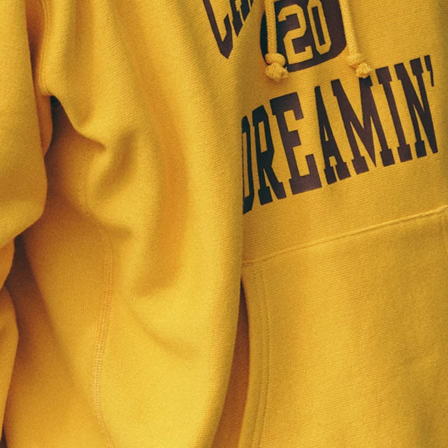 のインスタグラム：「Standard California 2023 Autumn / Winter   “ California Dreamin' “   オフィシャルブランドサイト、Collection公開です。   Photography:Shinji Ashizawa/TKY @shinji_serizawa, Asato Iida/LA @asatoiida Cordinator:Daiki Fukuoka/LA @daikifukuoka Director:Jumpei Ichikawa @jumpeiji Special thanks:Alley Cats @alley_cats_yutenji   #standardcalifornia #スタンダードカリフォルニア #californiadreamin #23awcaliforniadreamin #2023aw #autumnwinter #california #tokyo #ebisu」