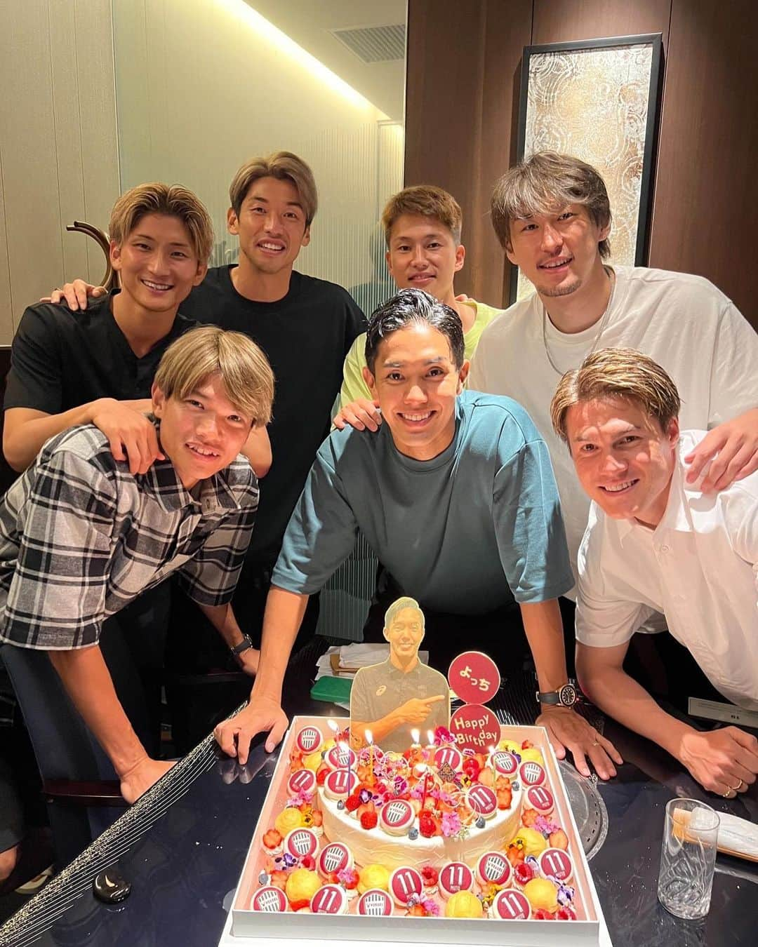 井出遥也さんのインスタグラム写真 - (井出遥也Instagram)「武藤の兄貴誕生日おめでとうございます😘🎂🎊  これからもいっぱいご馳走してね😋！  #誕生日おめでとう #2枚目の写真好き #バチェラー武藤」7月15日 16時06分 - haruya_ide11