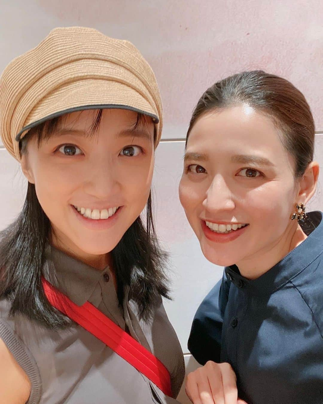 竹内由恵さんのインスタグラム写真 - (竹内由恵Instagram)「先日、小熊美香ちゃんとランチに行きましたー！！ アナウンサー就活時代に仲良くなって以来、継続的に会えている関係に感謝です✨今では二児の母として、育児を思いっきり楽しんでいる美香ちゃんですが、私とは共通点もありつつ、違う部分をたくさん持っていて、「あ、こういう考え方素敵だな」と気づきをくれる存在でもあります🥰」7月15日 21時46分 - yoshie0takeuchi