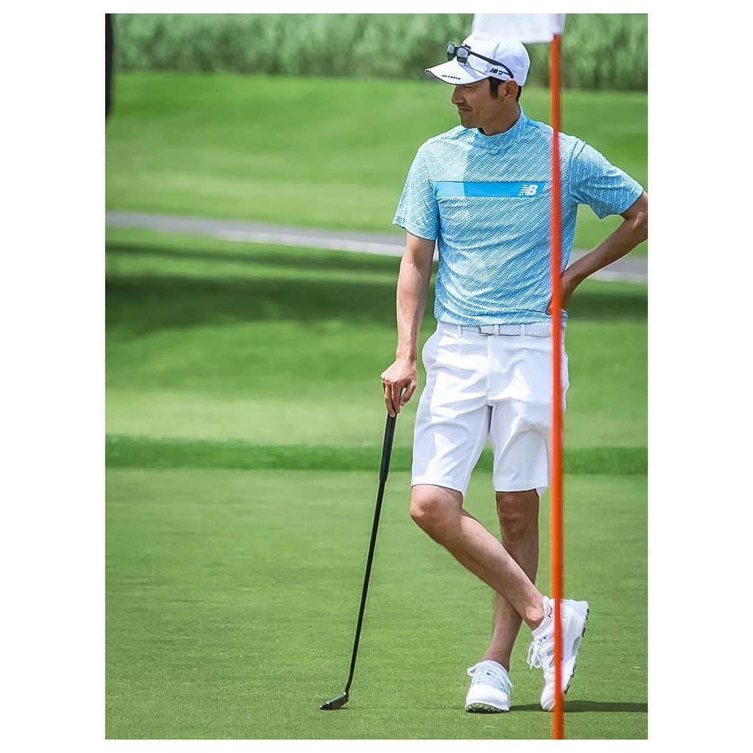 肥野竜也さんのインスタグラム写真 - (肥野竜也Instagram)「＂newbalance golf＂ @newbalancegolf_japan 先日一足先に新しいニューバランス ゴルフのウェア（7/14発売）を着用して体験ラウンドさせて頂きました〜 身体に馴染むフィット感と肌触りが素晴らしく、爽やかで綺麗なブルーが特徴的でとても素敵なウェアでした。 これからの季節にはピッタリなアイテムです。 ⁡ ※アイテム情報や詳しいのはコチラ→ @hinogolf ⁡ #ゴルフ #ゴルフウェア #ゴルフアパレル #メンズファッション #メンズカジュアル #ファッション #メンズモデル #golf #hinogolf #mensfashion #menstyle #fashion #golfwear #golfapparel #newbalance #newbalancegolf #ニューバランス #ニューバランスゴルフ」7月15日 16時23分 - tatsuya_hino