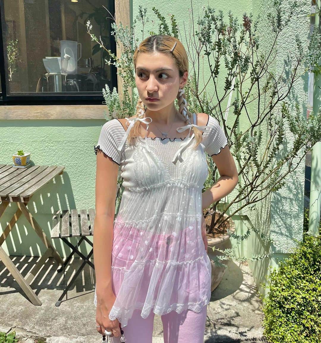 NADIAのインスタグラム：「🎀♡new♡🎀  ribbon hair accessory (white,pink) 　¥1,890[tax in]  lingerie camisole (white,black) 　¥3,590[tax in]   inner tops (white,pink,black) 　¥3,390[tax in]  pink pants 　¥5,490[tax in]  その他itemもnadiaのものになります♪ お気軽にお問い合わせ下さい♡ @nadia_corazon」