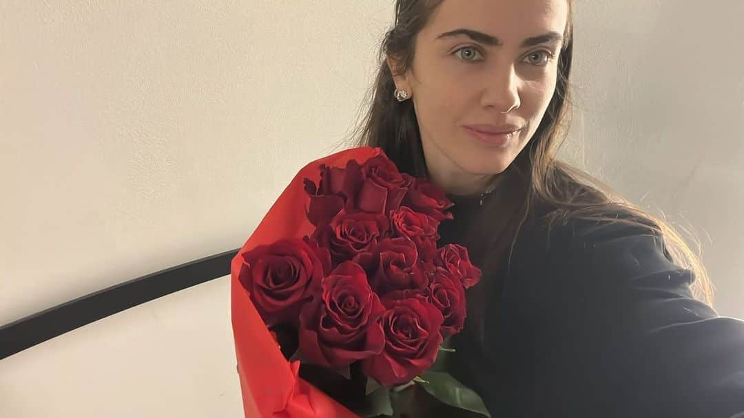 ダニエレ・バゼッリのインスタグラム：「Buon anniversario amore mio 🌹 Ti amo ❤️」