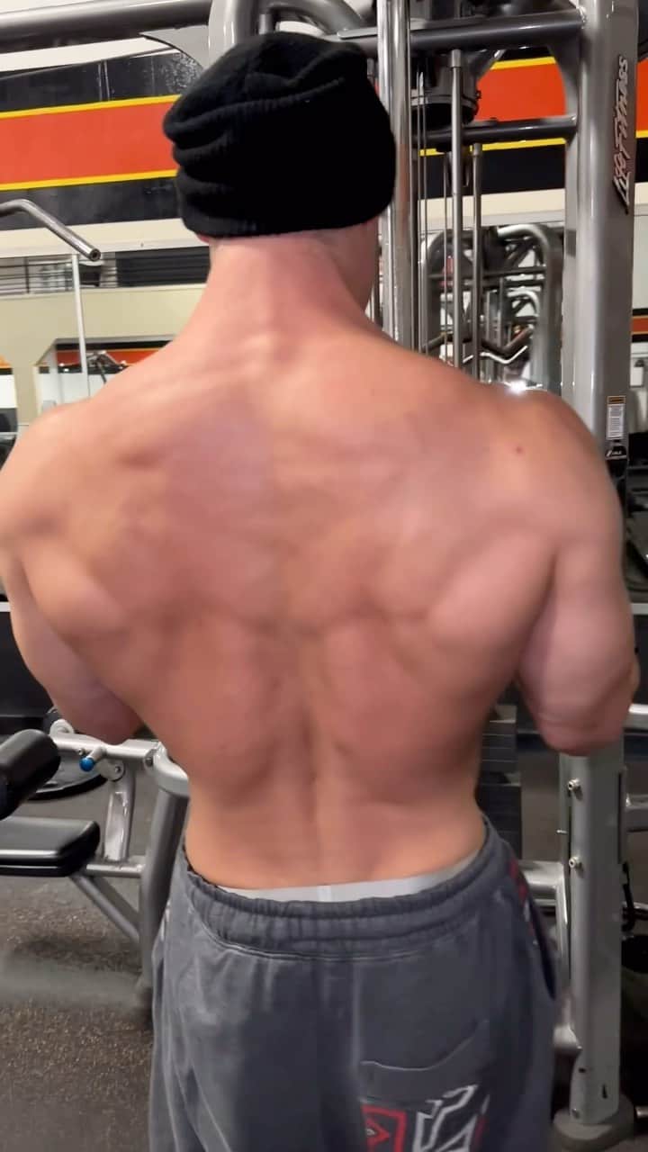 Jeff Seidのインスタグラム：「Friday night at the bar 💪」