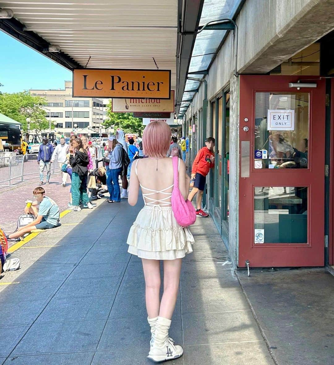 カン・テリさんのインスタグラム写真 - (カン・テリInstagram)「#유료광고 first time in Seattle💓 여행올땐 보부상 가방으로 제격인 MLB23FW 신상 퀄팅 호보백 이징🧳 정말 편한데 귀엽기까지한 23FW 신상 청키러너 제품이에용🫶🏻 @mlbkorea   #MLBKOREA #MLBCREW #MLB가방 #MLB신발」7月15日 16時34分 - taeri__taeri