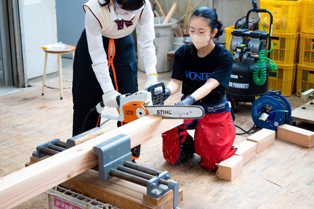 東京造形大学 Tokyo Zokei Universityさんのインスタグラム写真 - (東京造形大学 Tokyo Zokei UniversityInstagram)「_ オープンキャンパス2023「WONDER!」、1日目の様子です😊 多くの方にご来場いただき、ありがとうございます❗  明日も現役美大生による作品展示やワークショップ、授業体験、学内の制作スペースを巡るキャンパスツアー、学生や教職員による個別相談など、様々な企画をご用意しています🎨📷💻  オープンキャンパス2023は明日7/16(日)16:30まで開催❗ スクールバスをご利用いただき、学生になった気分で、ぜひお越しください🚌💨  明日は暑さが厳しくなる予報です☀ 暑さ対策をして気を付けてお越しください⛱  #東京造形大学 #オープンキャンパス #デザイン #美術 #美大 #受験生 #進学相談 #キャンパスツアー #ワークショップ #八王子 #相原駅 #横浜線 #tokyozokeiuniversity #opencampus #artuniversity #prospectivestudents #campustour #workshop #arts #finearts #design #welcome #ありがとうございました #明日もお待ちしています」7月15日 16時37分 - tokyo_zokei_univ_official