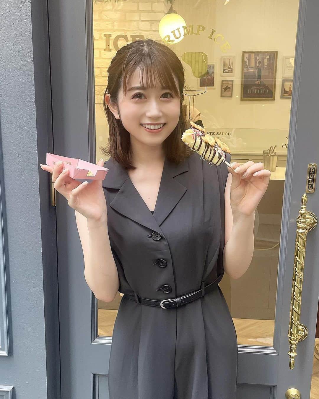 有川結女のインスタグラム：「気になってた可愛いアイス屋さんに いってきたよ〜🍨♡ アイス毎日食べるくらい大好きな私には幸せすぎる空間でしたあ🫶🫶 トッピングもたくさんあって優柔不断の私は悩んじゃったけど好きなもの乗せれて嬉しかった〜💓  可愛くて食べるの勿体無かったけど 暑かったから時間との勝負だった！笑 また行きたいなあ〜💓  #カフェ巡り #デザート #アイス #アイス大好き #アイス部 #食べ歩き #スイーツ #スイーツ巡り #渋谷カフェ #渋谷グルメ #おすすめ #映え #映えスポット #映えスイーツ #カメラ #fashion #code #murua #可愛い #アイドル」