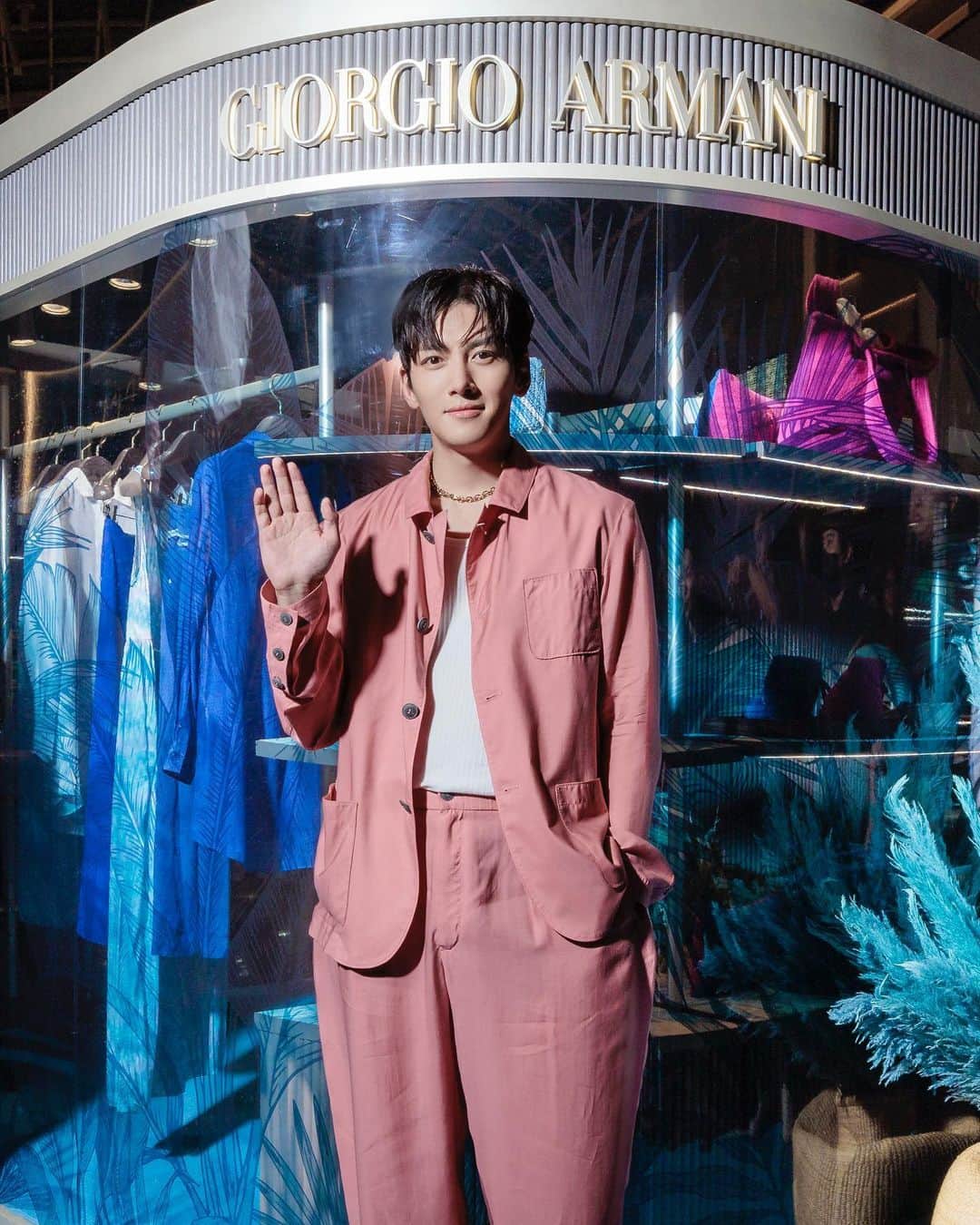 チ・チャンウクのインスタグラム：「Giorgio Armani Mare Collection Pop-up launch in Singapore  @GiorgioArmani #GiorgioArmaniMare」