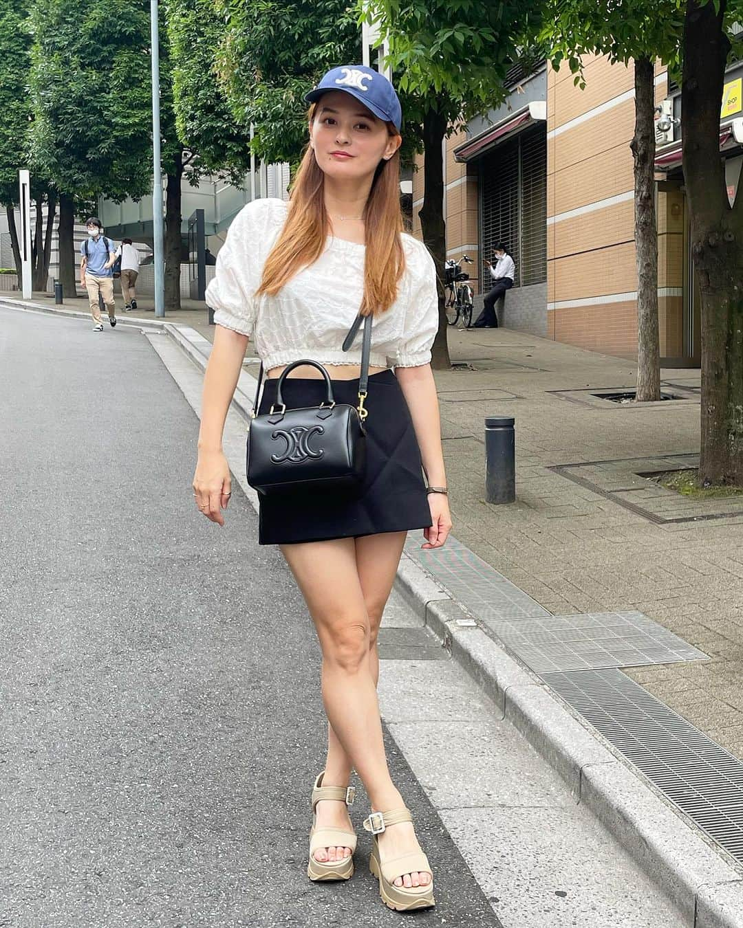 奥山夏織さんのインスタグラム写真 - (奥山夏織Instagram)「久しぶりにちょっとだけ痩せたので面積少なめのお洋服を着てお出かけ❤️ZARAのボトムは韓国で購入したけど意外と日本でも着てるかも😘 ・ tops #deicy bottom #ZARA shoes #EVOL bag #CELINE ・・・ #instafashion #fashion #coordinate #ファッション #コーディネート#olコーデ #痩せて見えるコーデ #細見えコーデ #155cmコーデ #低身長 #低身長コーデ #低身長コーディネート」7月15日 17時04分 - okuyama_kaori