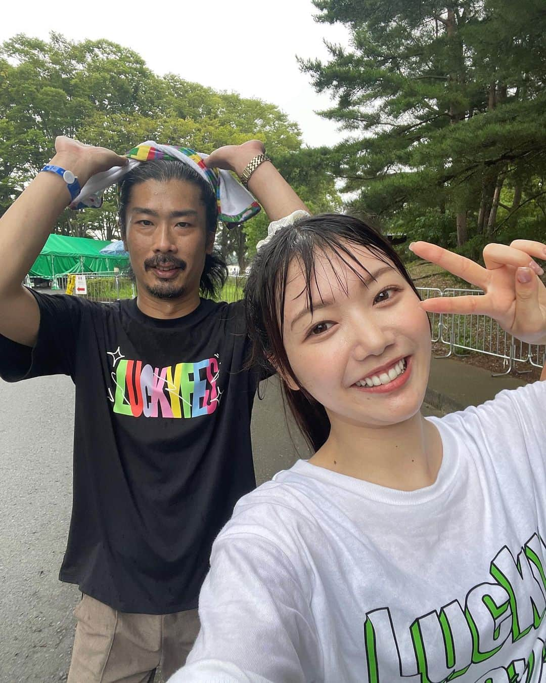 日向未来さんのインスタグラム写真 - (日向未来Instagram)「中継の間に菅さんと スタッフさんと夏フェスめちゃくちゃ楽しんできました🔥🔥  雨なのか汗なのか分からないくらいに  貴重な経験したなと 夏フェス最高だなという気持ちです^^  #王様のブランチ #tbs #luckyfes  #生中継 ありがとうございました^^」7月15日 17時04分 - mirai_hinata.official