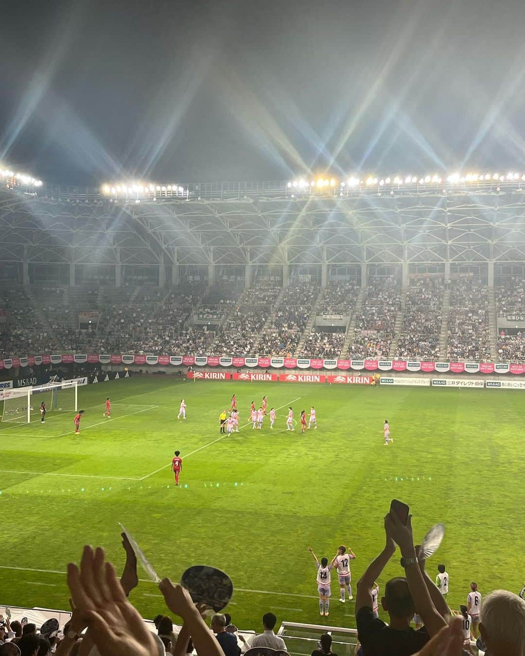 中川絵美里さんのインスタグラム写真 - (中川絵美里Instagram)「⚽️  なでしこジャパンのW杯に向けた壮行試合となる MS＆ADカップを観戦してきました。  無失点、5-0の快勝を収めたなでしこジャパン🇯🇵 素晴らしい連携、積極性、そしてそれぞれの持ち味を発揮されていて、終始ワクワクしました😌とにかくかっこいい。 スタジアムの雰囲気もとてもあたたかくて。 ますますW杯が楽しみになりました🔥  20日開幕となるFIFA女子ワールドカップオーストラリア＆ニュージーランド2023、全力で応援します！！  ユニフォームお気に入り、先日無事買えました〜  #daihyo#なでしこジャパン」7月15日 17時04分 - emiri_nakagawa