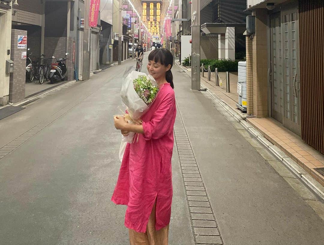 青山有紀さんのインスタグラム写真 - (青山有紀Instagram)「スタッフのみんなが誕生日祝いにくれた花束💐めちゃくちゃかわいい！うれしいな💓」7月15日 17時07分 - yukiaoya