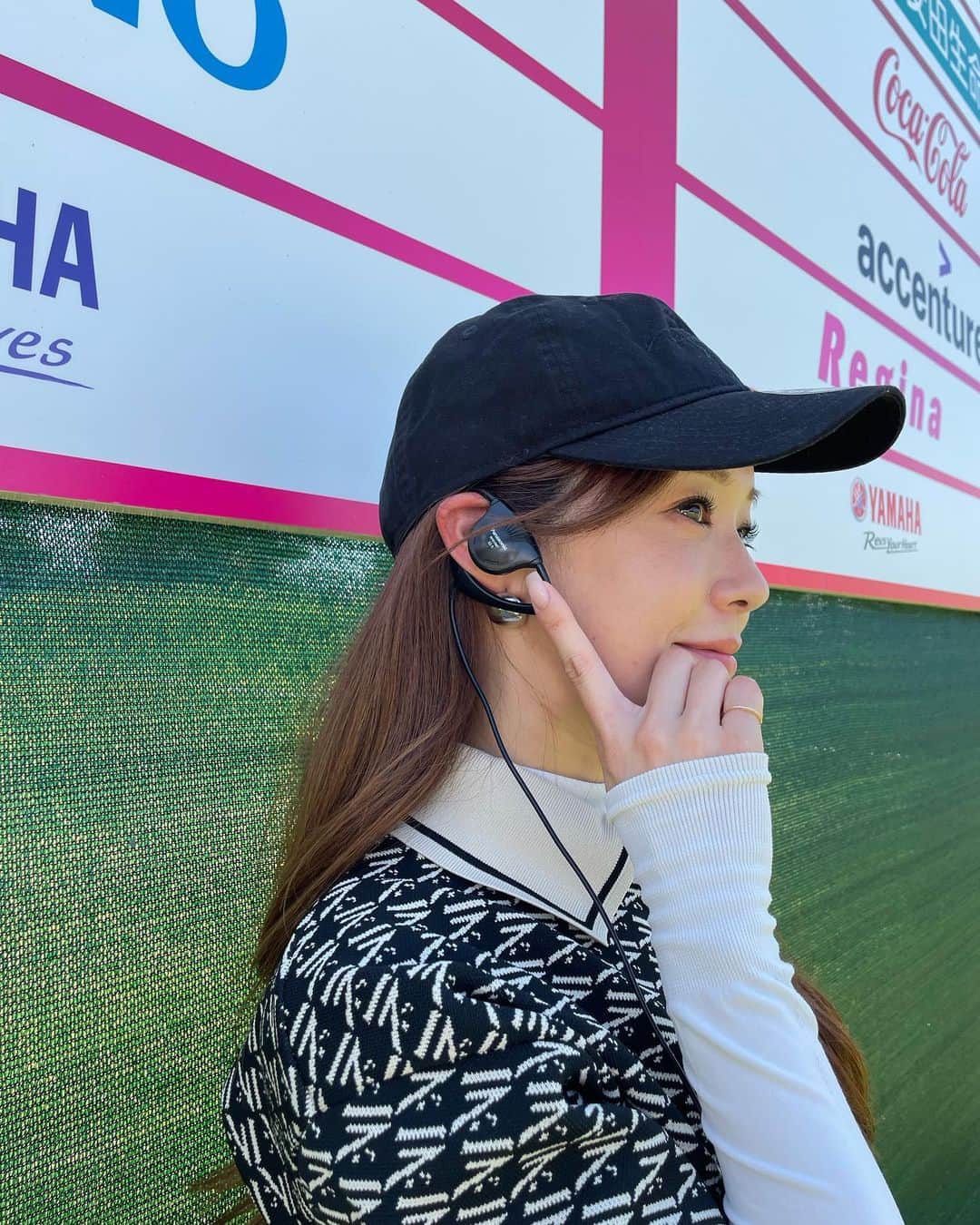 SARAKIMISAKIのインスタグラム：「ゴルフ観戦ツアーの日⛳️✨  この日着てたのは @lenan_golf のユニセックスのサマーニット🤍  ゴルフ観戦の日って私服っぽく見えるゴルフウェアが とても使える🙆‍♀️電車も乗りやすいですよね✨  @lenan_golf は上品でいつも素敵🤍 今やってる2023AWの展示会も可愛いのがたくさんです✨  . . . . . #ゴルフ #ゴルフ女子 #ゴルフウェア #ゴルフコーデ #ゴルフ女子コーデ #ゴルフ場  #ゴルフ好きな人と繋がりたい #ゴルフ好き #golf #golfwear #golfswing #golfwear #golffashion #golfstagram #골프 #골프스타그램 #골프장 #라운드 #골프스윙  #高尔夫球 #高尔夫 #กอล์ฟ」