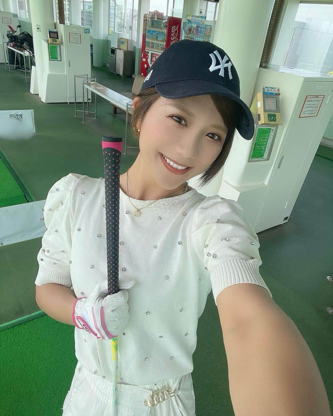 海江田麻貴さんのインスタグラム写真 - (海江田麻貴Instagram)「ㅤㅤㅤㅤㅤ  ㅤㅤㅤㅤㅤ ゴルフはじめました🔰 今は焼けるので秋頃ラウンド回れるようにレッスン通いでっす⛳️  ㅤㅤㅤㅤㅤ おともだち皆さん誘ってください〜😂🤍  ㅤㅤㅤㅤㅤ  ㅤㅤㅤㅤㅤ  ㅤㅤㅤㅤㅤ  ㅤㅤㅤㅤㅤ  ㅤㅤㅤㅤㅤ  ㅤㅤㅤㅤㅤ#ゴルフ女子 #ゴルフ #ゴルフ初心者 #打ちっぱなし #打ちっぱなしデビュー #ゴルフデビュー #フリーアナウンサー #japanesegirl #日本女孩 #ゴルフ練習 #golfgirl #golflife #golfswing #golfstagram #golfclub」7月15日 17時17分 - _makiii0924_