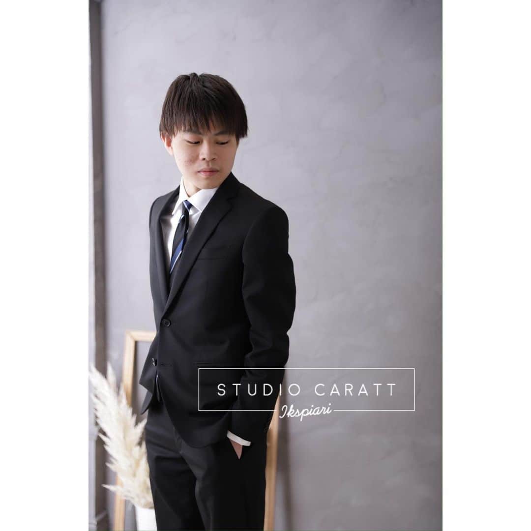 スタジオキャラット イクスピアリ店のインスタグラム：「♫ Men's photo ♫  成人袴のお貸し出しもございます♪ ………………………  ☞ データをたくさん残したい ☞ アルバムを作りたい ☞ お部屋に飾りたい  などなど様々なご希望に合わせて、 最適なプランをご案内いたします♪  ＊ご予約お待ちしてます＊  ………………………  ………………………  #スタジオキャラット #スタジオキャラットイクスピアリ店 #studiocaratt #イクスピアリ #浦安 #舞浜 #着物 #着付け #ヘアアレンジ #メイク #フォトスタジオ #写真館 #photo #photostudio #写真 #家族 #ドレス#振袖 #後撮り #前撮り #成人式 #振袖ヘア #振袖レンタル #男性袴」