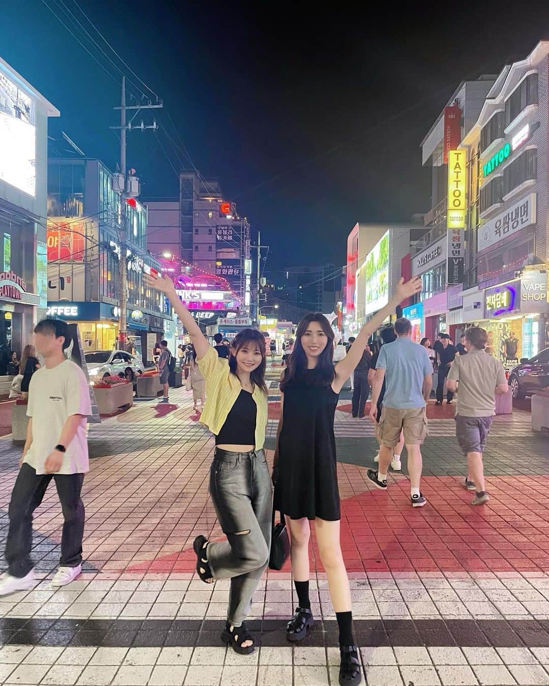 愛咲りりのインスタグラム：「韓国で遊んでくれたみんなありがとう🥰  Jay×Nickとは2年ぐらい会えないから思い出できてよかった！  早くまた行きたいよー🇰🇷  #韓国 #韓国旅行 #弘大 #한국 #홍대」