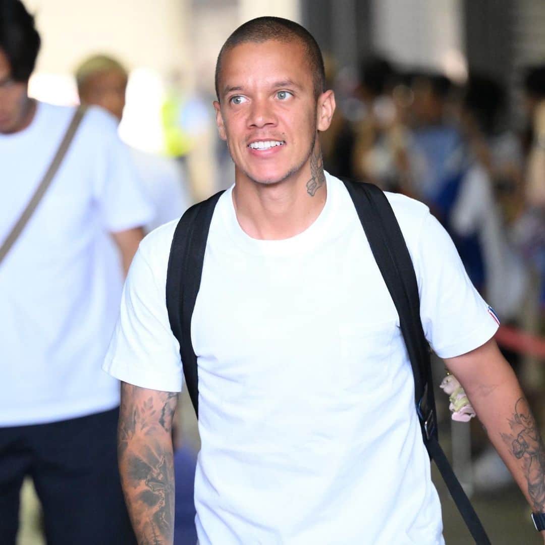 のインスタグラム：「𝑻𝑬𝑨𝑴 𝑨𝑹𝑹𝑰𝑽𝑨𝑳!!🚌  選手たちがスタジアムに到着🏟 観る者すべてを熱狂の渦に！🔥  #fmarinos｜#Jリーグ｜#KASHIYAMA」