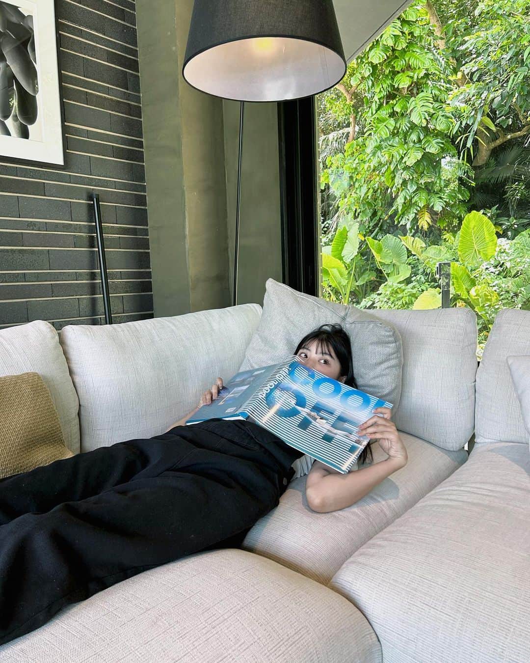HITOMIのインスタグラム：「今回泊まったVilla EI Cielo 本当に本当に最高の別荘だった🩶🪽 　 プールもあってBBQもできて...💭💭 最高の夏の思い出になりましたとさっ」