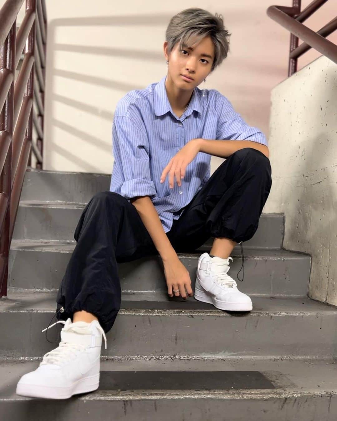 高澤笑大郎のインスタグラム：「もう少しで皆さんにサプライズがあるので楽しみにしてて下さい！  Which leg  /  or \ 🤔🤨🧐 (comment down below if you see this lol)  #Crossingrain #XR #xr #boyband #Hawaii #Oahu #Aloha #Music #Japan #Honolulu #Hilo #Kpop #Jpop #rap #singing #dance #have #courage #and #be #kind #ありのまま」