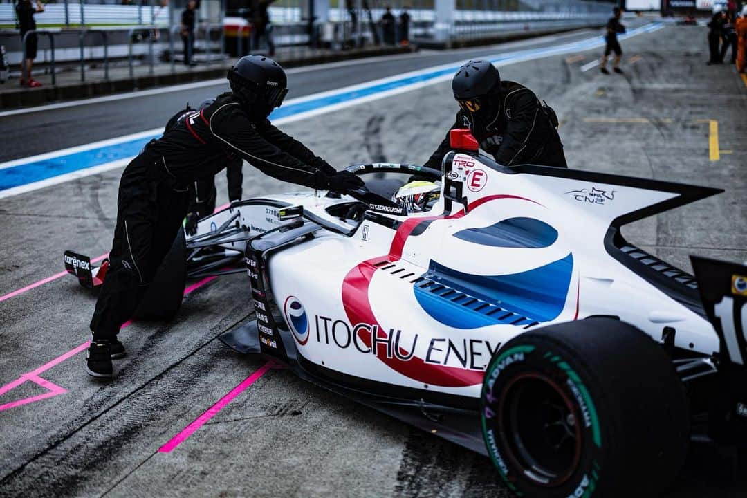 星野一樹さんのインスタグラム写真 - (星野一樹Instagram)「SUPER FORMULA Rd.6 QF 19号車:P13 20号車:P20  苦戦が続いています。  どんな時も変わらず応援してくれる皆様に、早く良い結果を届けたい。  結果出して、応援してくれる皆様と、チーム皆んなで喜びを分かち合える日まで  頑張り続けるしかない👊  📸 @shotamuraphotographer   #ITOCHUENEX #ITOCHUENEXTeamIMPUL」7月15日 17時33分 - kazukihoshino