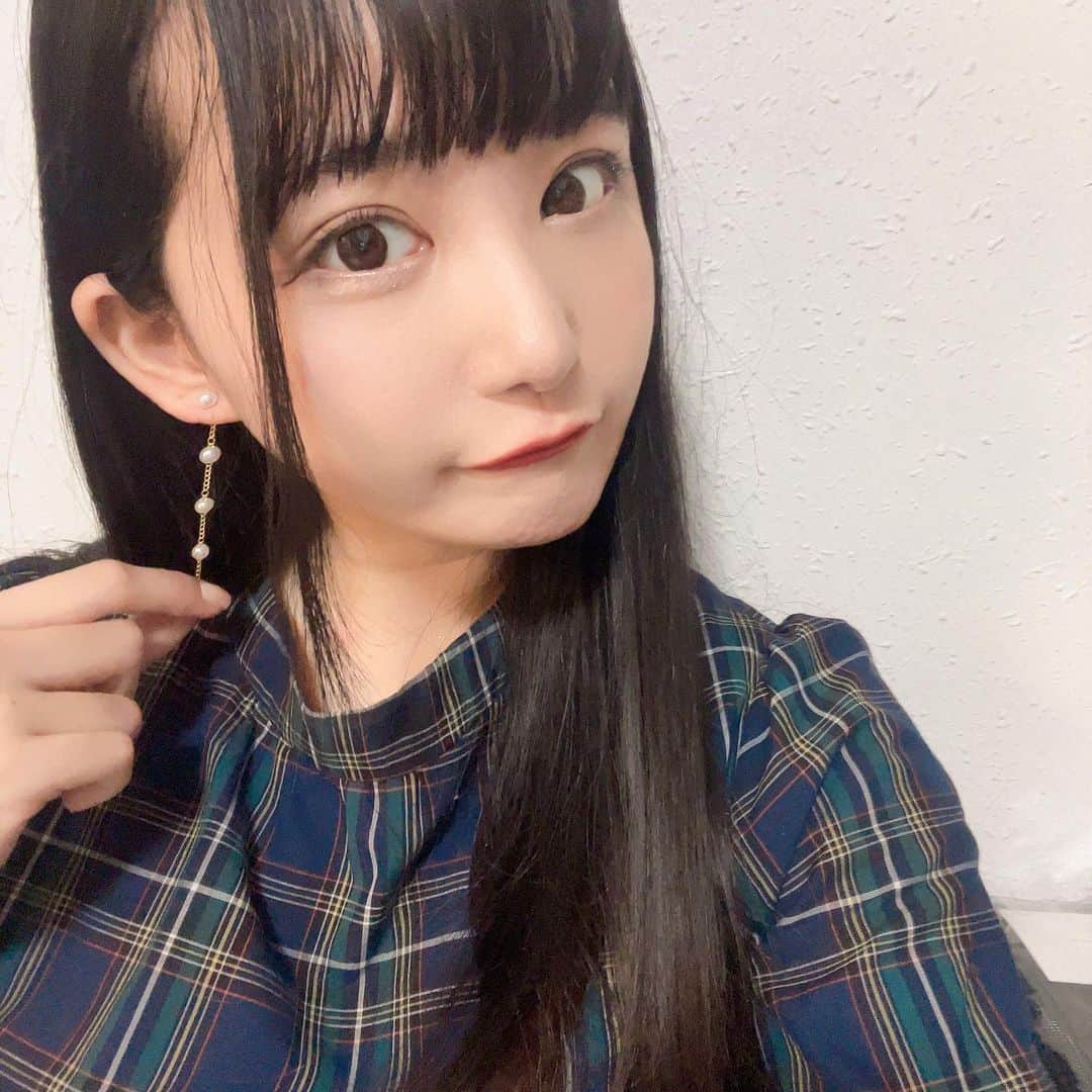 鈴木ことねのインスタグラム：「○ @crafty__official さんのピアス🤍🤍 ツーウェイになってます！ ・ ・ 金属アレルギー対応なので、ファーストピアス後のピアスにぴったりだと思います✨ 私も沢山使おうっと！ ・ ・ #crafty #クラフティー #PR #黒髪 #黒髪ロング #黒髪女子 #コンカフェ #ピアス」