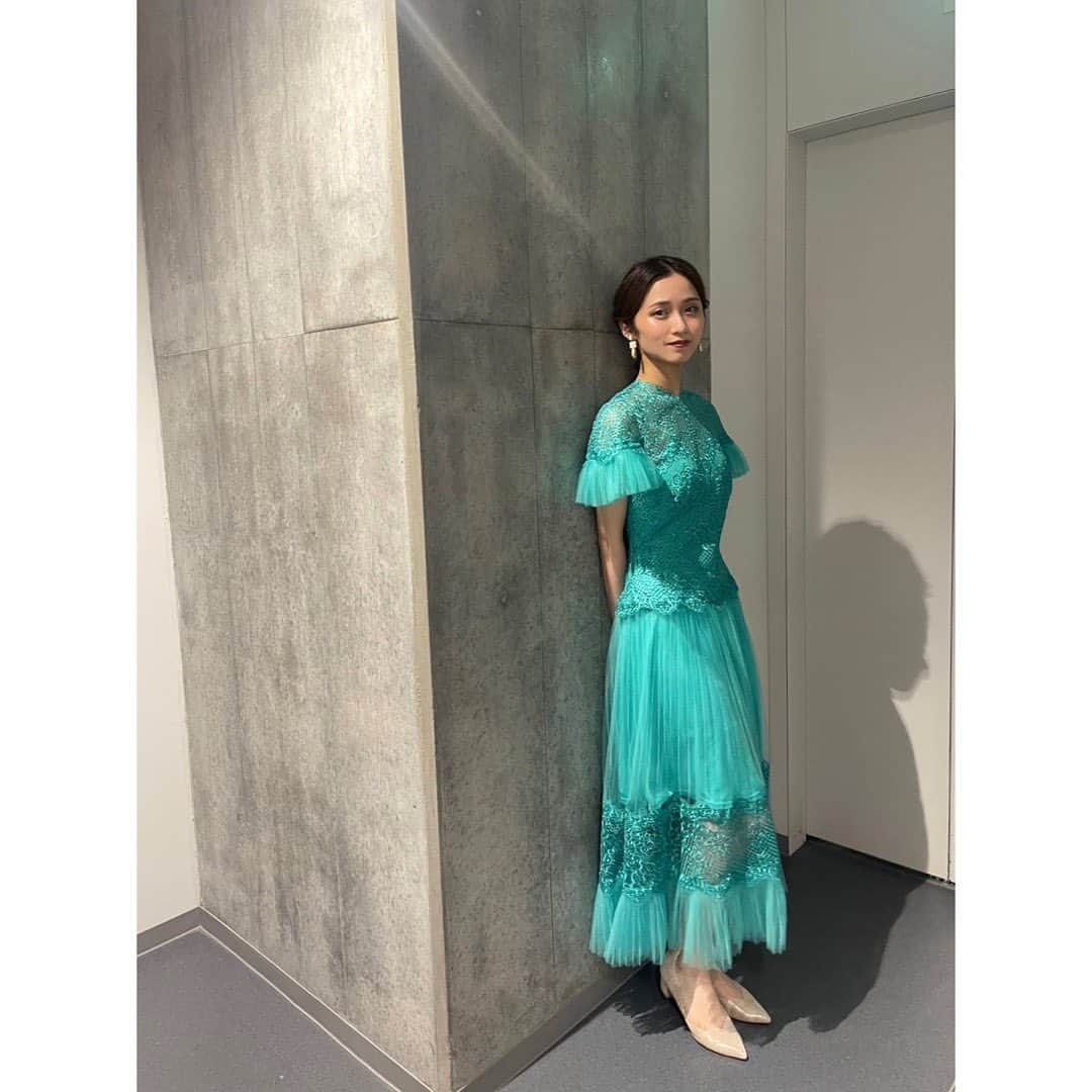 木下晴香さんのインスタグラム写真 - (木下晴香Instagram)「Dress & off shot  ⁡ 👗@tadashishoji_japan 👠@dianashoespress 💍@vendomeaoyama_official ⁡ 3ショットは、アラジンとジャスミンを演じられているお二人🥹そしてMCのお二人と✨ ⁡ 2023.07.14 Disney On Ice 100 years of wonder」7月15日 17時36分 - haruka_kinoshita_official