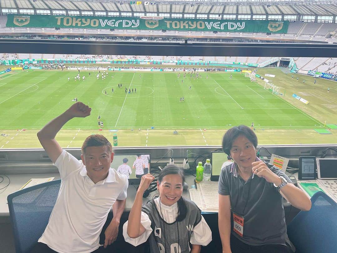 山田泰三のインスタグラム：「朝は錦織圭の復帰3大会目を実況して、これから東京ヴェルディVS徳島ヴォルティス⚽️ 解説は播戸竜二さん、リポーターはゆきざわともこさんです。 DAZNでぜひー。 #Jリーグ #DAZN #東京ヴェルディ #徳島ヴォルティス #サッカー #サッカー好き」