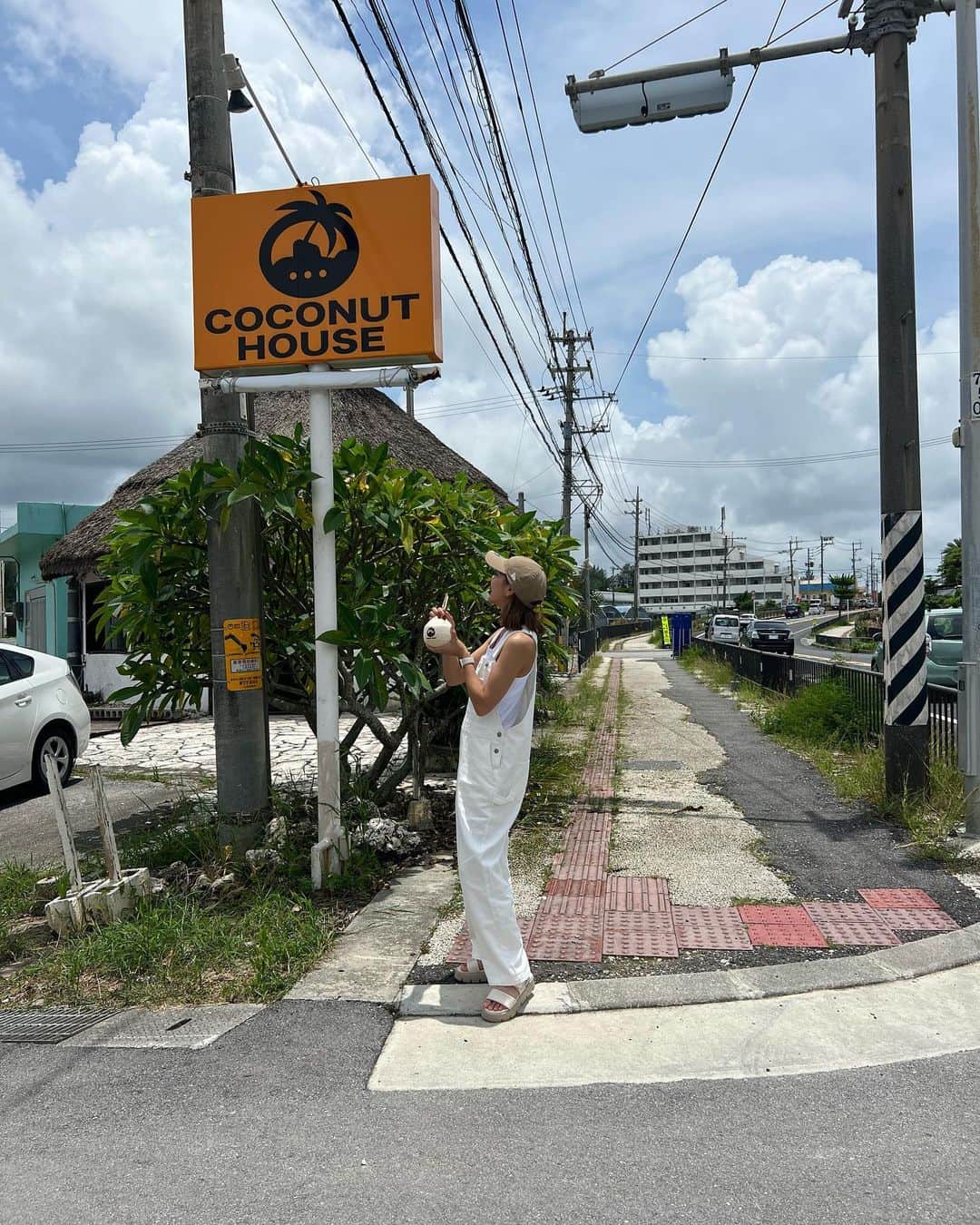 山口厚子さんのインスタグラム写真 - (山口厚子Instagram)「ココっコっコココナッツ🥥♪  #coconut  #沖縄 #恩納村」7月15日 17時54分 - atu_yaman