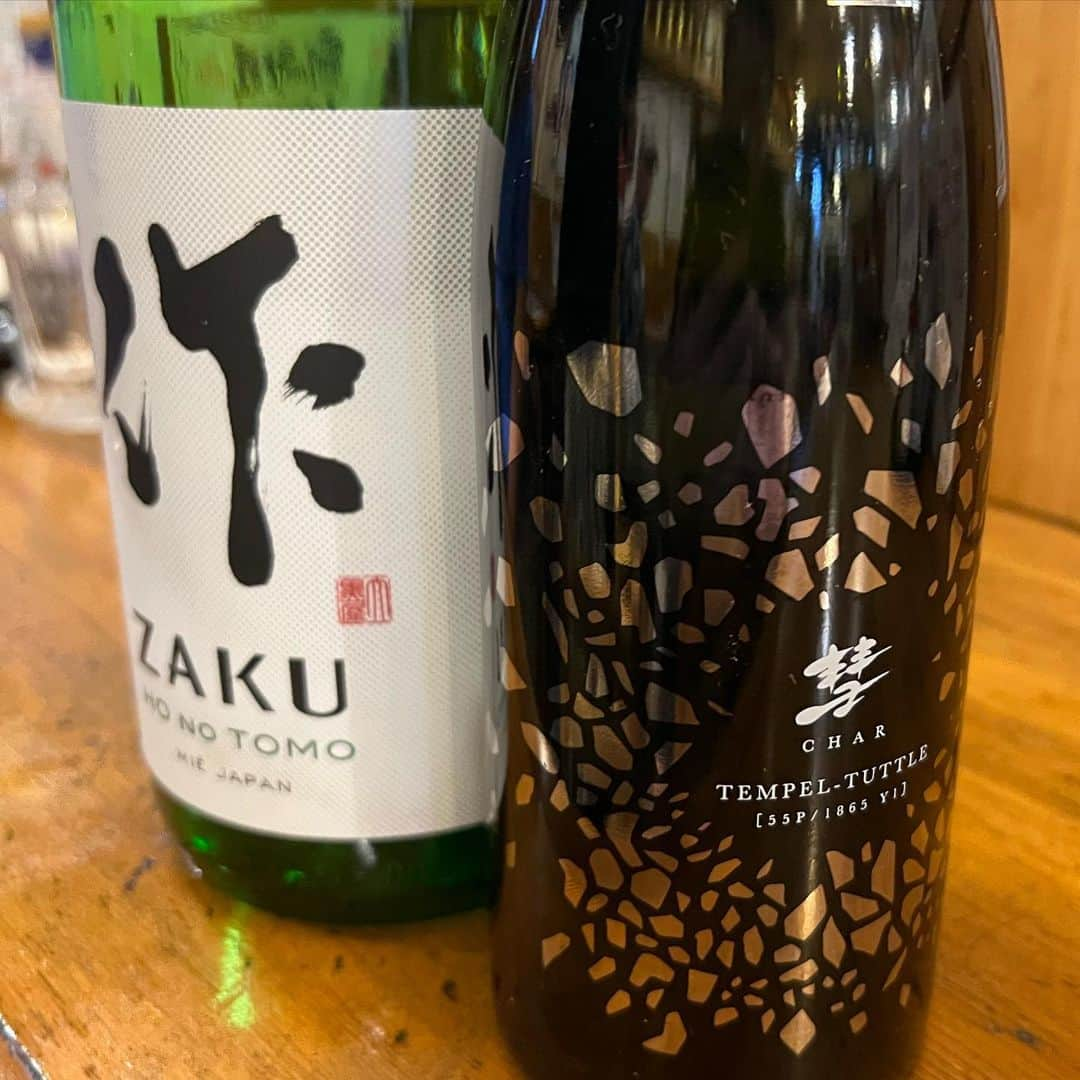 佐藤竜雄のインスタグラム：「シャアにザク。 #日本酒 #機動戦士 #3倍ついだら溢れちゃう」