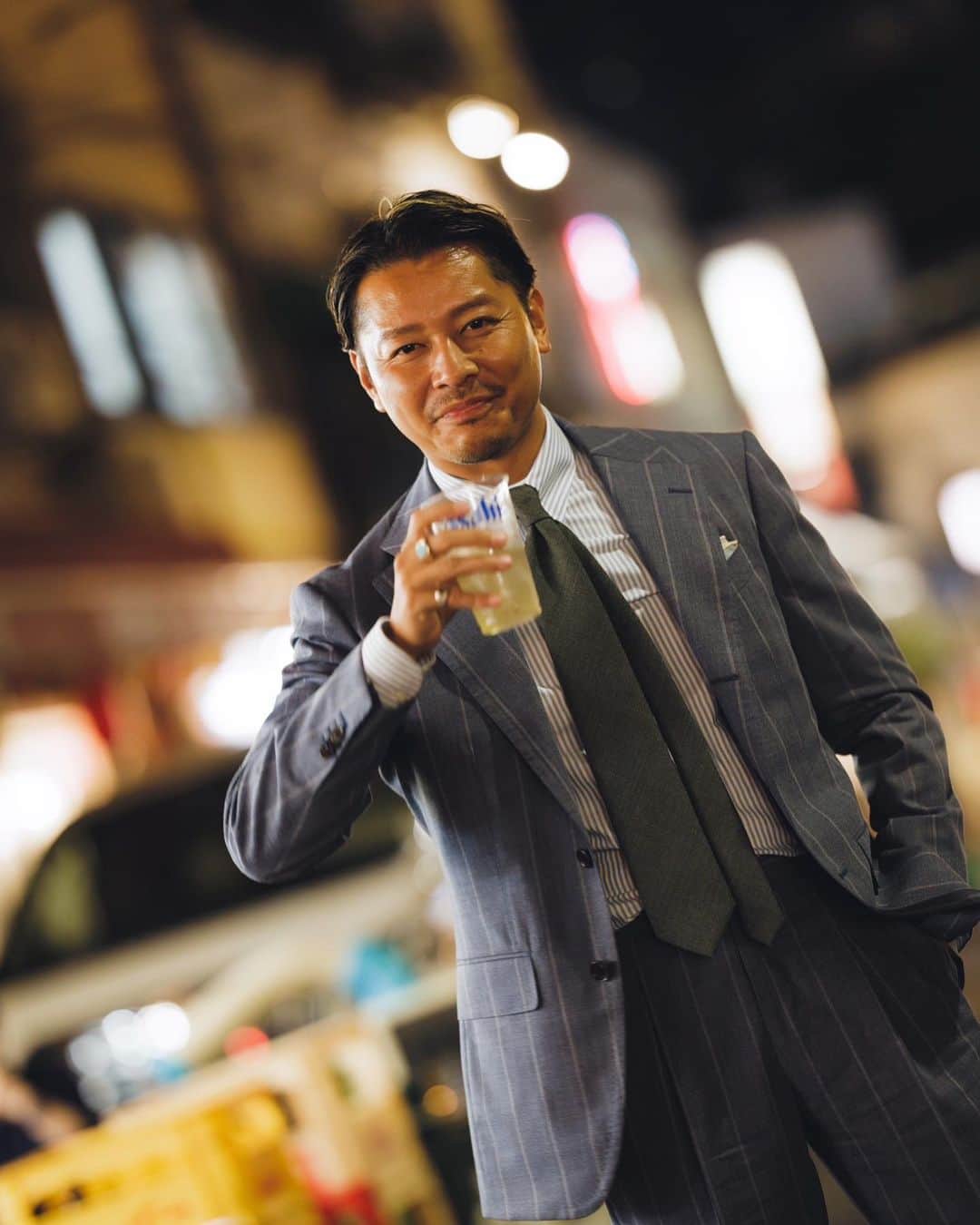高田朋佳さんのインスタグラム写真 - (高田朋佳Instagram)「New Japanese fashion movement, #背広散歩 has began.  Which city or country should we go next?  Ph: @shige_mot0   #suitwalk #mensfashion #suitstyle #酒と背広」7月15日 18時05分 - tomoyoshi_takada