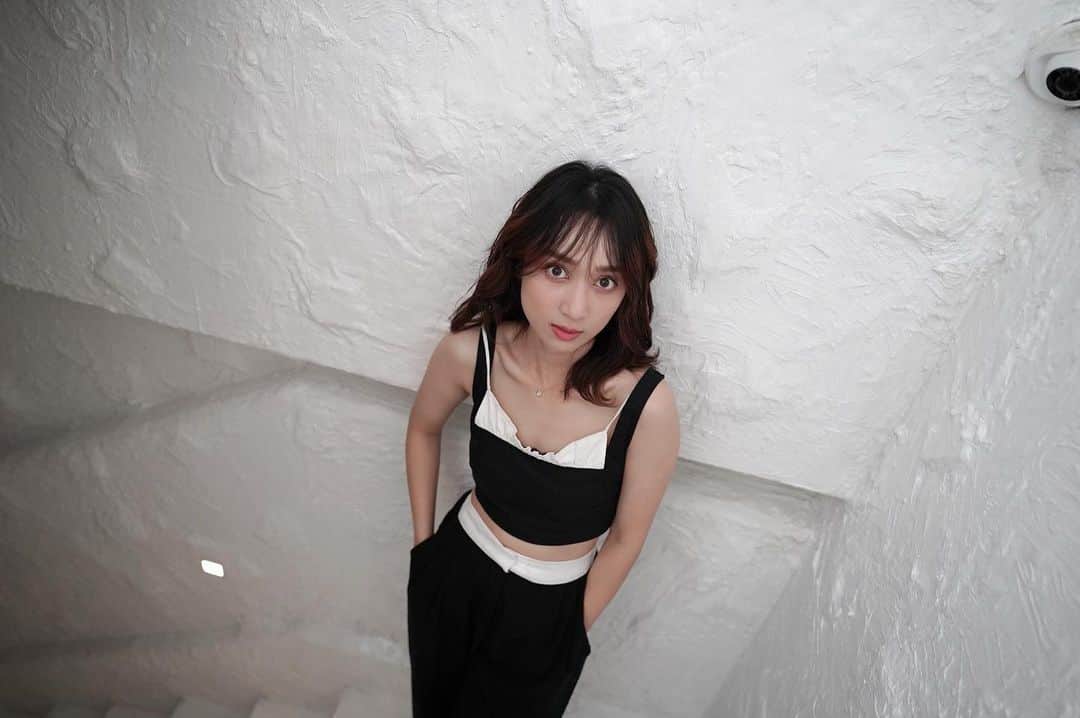 アヤナ・シャハブのインスタグラム：「😶🙄」