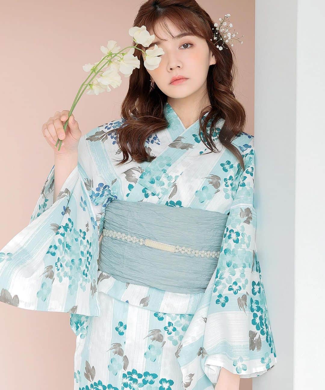 Ditaのインスタグラム：「✧ 7/15 本日の再入荷情報 ✧  お問い合わせ殺到の人気柄、 再入荷いたしました～！🥰  販売は19時前後を予定しております。 お気に入りを見つけたらお早めにどうぞ🎐✨  ※入荷内容・日程は予告無く変更となる場合がございます。 ※本日ご紹介する再入荷商品の販売店は、 Dita OFFICIAL・Dita楽天・Dita Yahoo となります。 ※ZOZOTOWN店とは管理している在庫が異なります。  dl-kimubc78	2.大正ロマン牡丹寄せ dl-kimubc83	1.雪月花 dl-kimubc86	1.夏色の向日葵しらべ(墨色) dl-kimubc97	2.江戸の京あわせ dl-kimubc102	1.鏡花水月 dl-kimubc105	1.燦々京まつり（紺碧） dl-kimubc110	夏の乙女百合 dl-kimubc117	2.桃李の勿忘草 dl-kimubc119	1.夏色爛漫 dl-kimuface32	1.はんなり金魚流し dl-kimuface41	2.夏の幻想ひまわり dl-kimubc2	1.浮世の牡丹しらべ  dl-2017yukata-1	7.甘く揺らめく恋衣　 dl-kimubc70	古典大正ロマン dl-kimubc15	1.湊色の水彩紫陽花 dl-kimuky	3.乱菊重ね dl-kimuky	4.京のはんなり椿 dl-2018kimuky1	1.涼風の花重ね dl-kimubc89	1.如月の桔梗 dl-kimubc93	1.桜花色の浮世花 dl-kimubc104	2.水晶の琴しらべ dl-kimubc113	湊色の夏紫陽花 dl-kimubc79	1.風花雪月　 dl-kimubc79	2.泡沫の若葉しらべ dl-kimuface32	1.はんなり金魚流し dl-2013yukata-1	10.京のはんなり椿  ✧しわ兵児帯単品販売✧ dl-yukataobi2　  etc..♡  浴衣の商品一覧は インスタTOPページのURLからご確認頂けます🕊✨  🐋checkˊ˗ #ditayukata  ＿＿＿＿＿＿＿＿＿＿＿＿＿＿＿＿＿＿  🫧 Dita 2023 Season concept《 花鳥風月 》🕊 美しい景色や花をDitaらしさの中に取り込み、 たくさんのお客様に ”花 鳥 風 月” を楽しんで頂きたいという 想いがつまった浴衣です。  ”心ときめく夏映え浴衣” が見つかりますように🥰  ＿＿＿＿＿＿＿＿＿＿＿＿＿＿＿＿＿＿ ⁡  ☑ 1人で着られる5点セット ☑ (株)和歌山染工 で染め上げた上質な仕上がり。 ☑ 大人とお揃い👶Kidsも登場 ⁡ 早くも、たくさんのご予約をいただき ありがとうございます💫  ”心ときめく夏映え浴衣” を是非探してみてくださいね🕊  ＿＿＿＿＿＿＿＿＿＿＿＿＿＿＿＿＿＿  #浴衣 #fashion #hairmake #hair #japan #summe #ヘア #和服 #ゆかた #yukata #夏 #shooting #可愛い #ootd #kawaii #model #和 #着物 #大人可愛い #京都 #tokyo #ニュアンスカラー #浴衣ヘアアレンジ #花 #デート #浴衣女子　#花火大会」