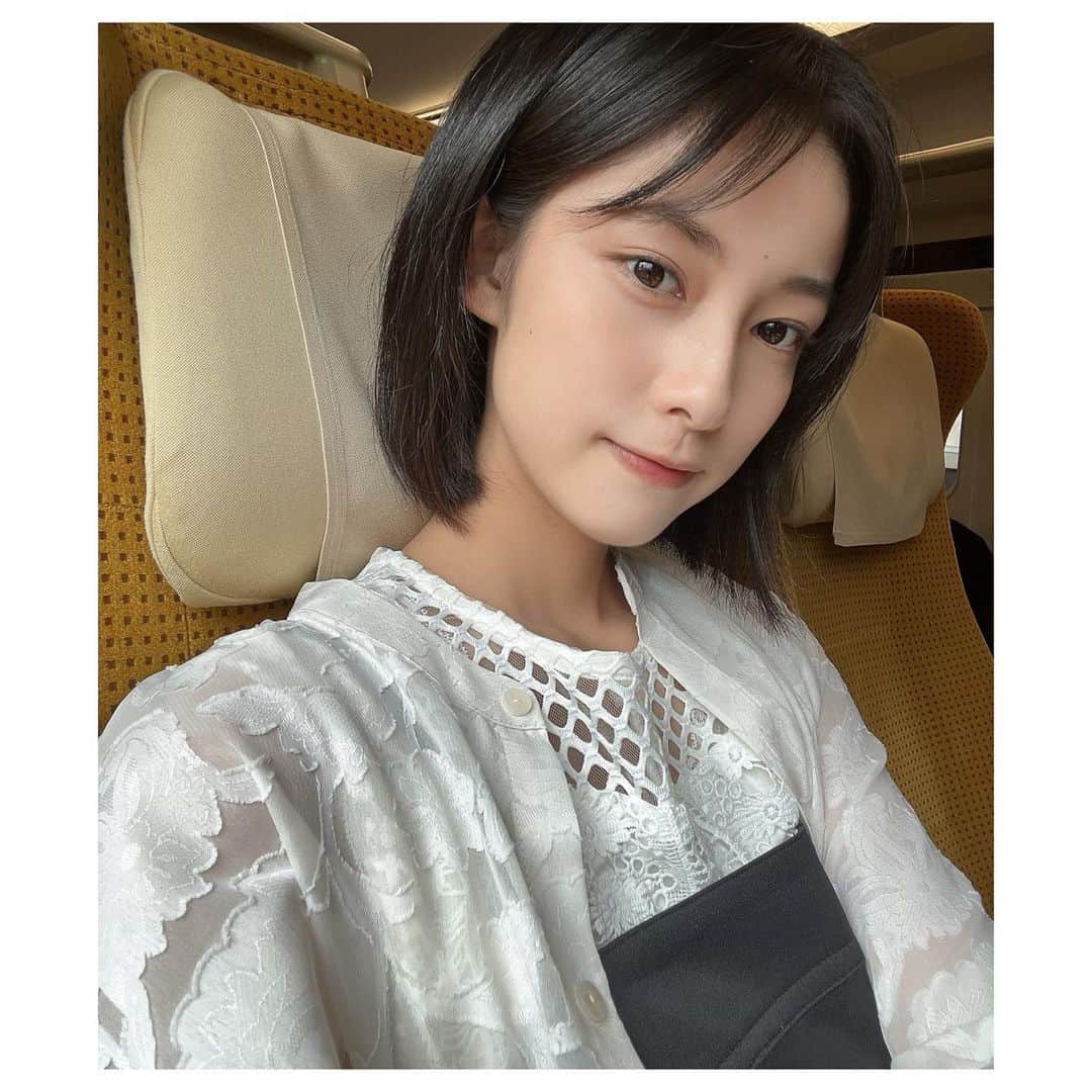 玉田志織のインスタグラム：「． お久しぶりです🙂  暑い日が続いていますね… 水分補給など気をつけて過ごして下さいね^ ^  #皆さんは今年の夏は何をして過ごすんですか ??? 🍉🍧🏖」