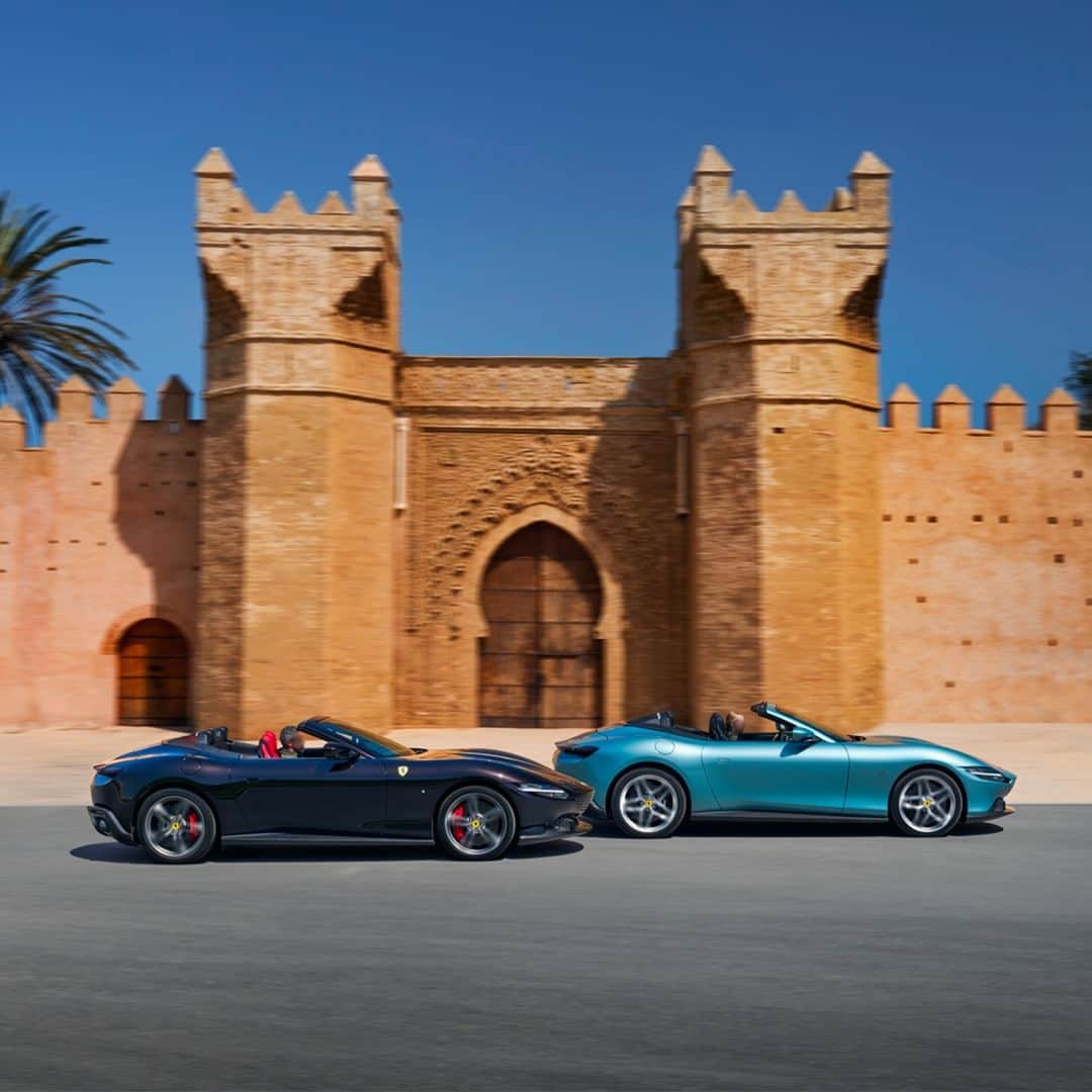 フェラーリさんのインスタグラム写真 - (フェラーリInstagram)「Whether in elegant Nero Purosangue or in youthful Celeste Trevi, with the #FerrariRomaSpider it’s always love at first sight. #LaNuovaDolceVita #DrivingFerrari #Morocco #Ferrari」7月15日 18時05分 - ferrari