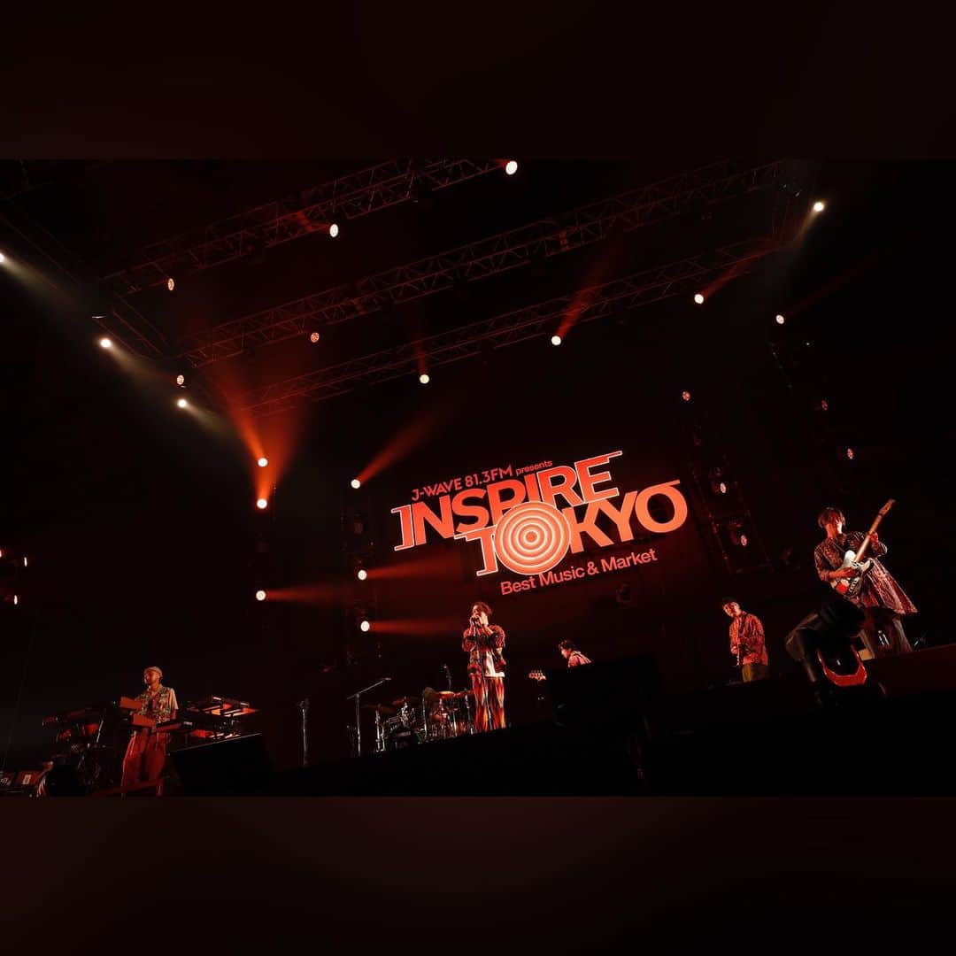 J-WAVEさんのインスタグラム写真 - (J-WAVEInstagram)「#Nulbarich 撮りおろし写真 公開  都市型カルチャーフェス J-WAVE presents INSPIRE TOKYO 2023 -Best Music & Market-  2023年7月15日（土）、7月16日（日） 代々木第一体育館で開催  初日15日に登場！ Nulbarichのライブ写真を公開🌴 @nulbarich_official @mrjeremyquartus   Photo by Tsukasa Miyoshi (Showcase) @tsukasamiyoshi   ■セットリスト M1 Get Ready M2 It's Who We Are M3 Reach Out M4 NEW ERA M5 Break Free M6 It's All For Us M7 TOKYO M8 A Roller Skating Tour M9 STEP IT  ■オンエア情報  📻ラジオOA 後日、本イベントの模様をJ-WAVEにて放送！  番組タイトル：J-WAVE SPECIAL INSPIRE TOKYO～AFTER THE FESTIVAL～ 放送日時：2023年8月10日（木）19:00～21:55 ナビゲーター：藤田琢己  📺テレビOA フジテレビTWO にて独占放送決定！ 7/15、16の模様をお届けします 放送日時：2023年8月31日（木） 19:00～23:00  #jwave #インスパイアトーキョー」7月15日 18時12分 - jwave813