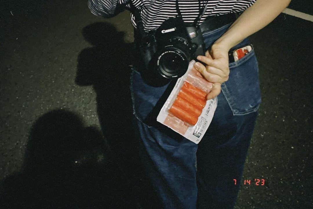 柿原桃里さんのインスタグラム写真 - (柿原桃里Instagram)「_  親友と夜のお散歩！ . . #散歩 #散歩写真  #隣人  #photography #portrait  #friends  #summer #nightphotography  #coke  #📷 #📸 #🩵」7月15日 18時17分 - toori_moo_