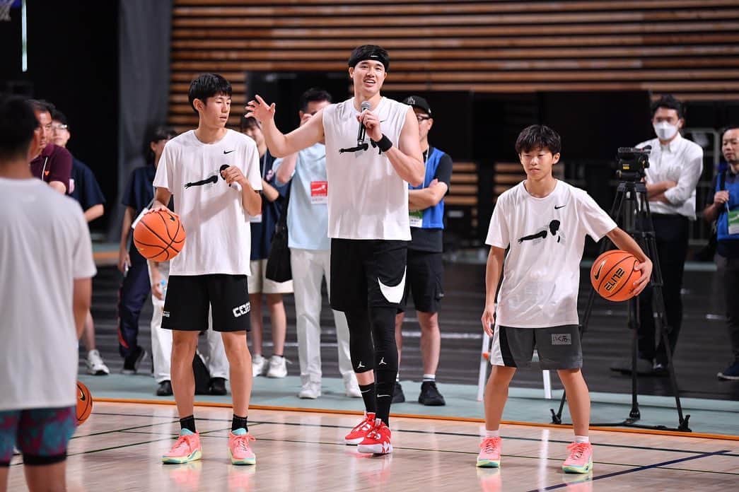 渡邊雄太さんのインスタグラム写真 - (渡邊雄太Instagram)「念願だった自分主催のバスケットボールクリニック。たくさんの人のおかげで無事開催する事ができました🙏  元気な高校生達をみて自分もめちゃくちゃパワー貰えました！  今後も毎年継続してやっていけたらと思います！  ご協力くださった沢山の方々改めて本当にありがとうございました。」7月15日 18時20分 - yutawatanabe12