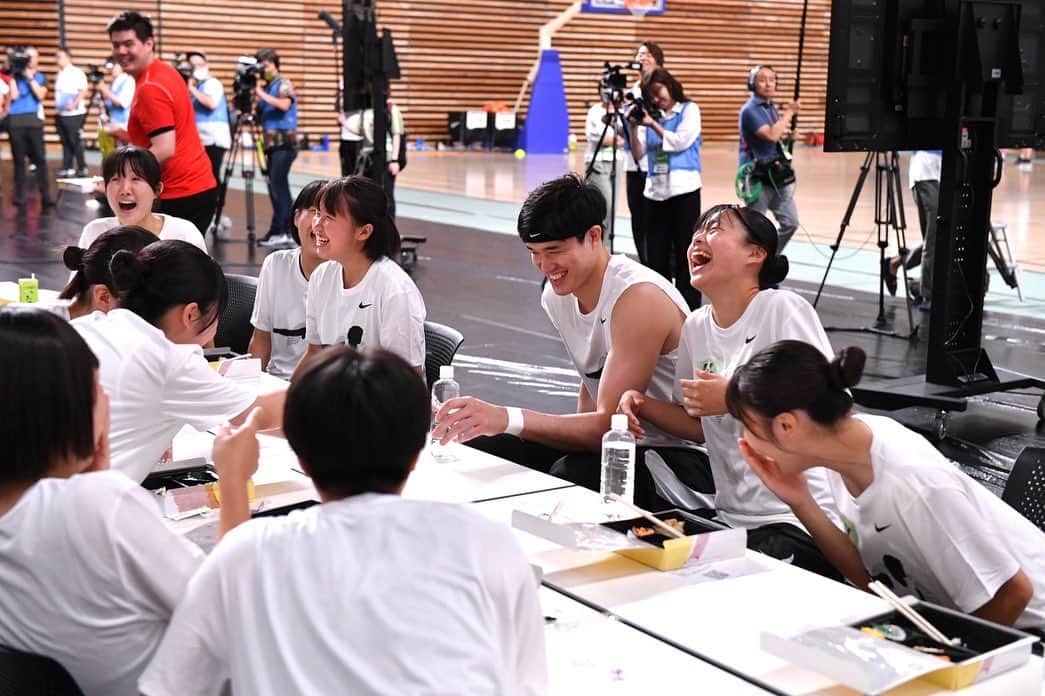 渡邊雄太さんのインスタグラム写真 - (渡邊雄太Instagram)「念願だった自分主催のバスケットボールクリニック。たくさんの人のおかげで無事開催する事ができました🙏  元気な高校生達をみて自分もめちゃくちゃパワー貰えました！  今後も毎年継続してやっていけたらと思います！  ご協力くださった沢山の方々改めて本当にありがとうございました。」7月15日 18時20分 - yutawatanabe12