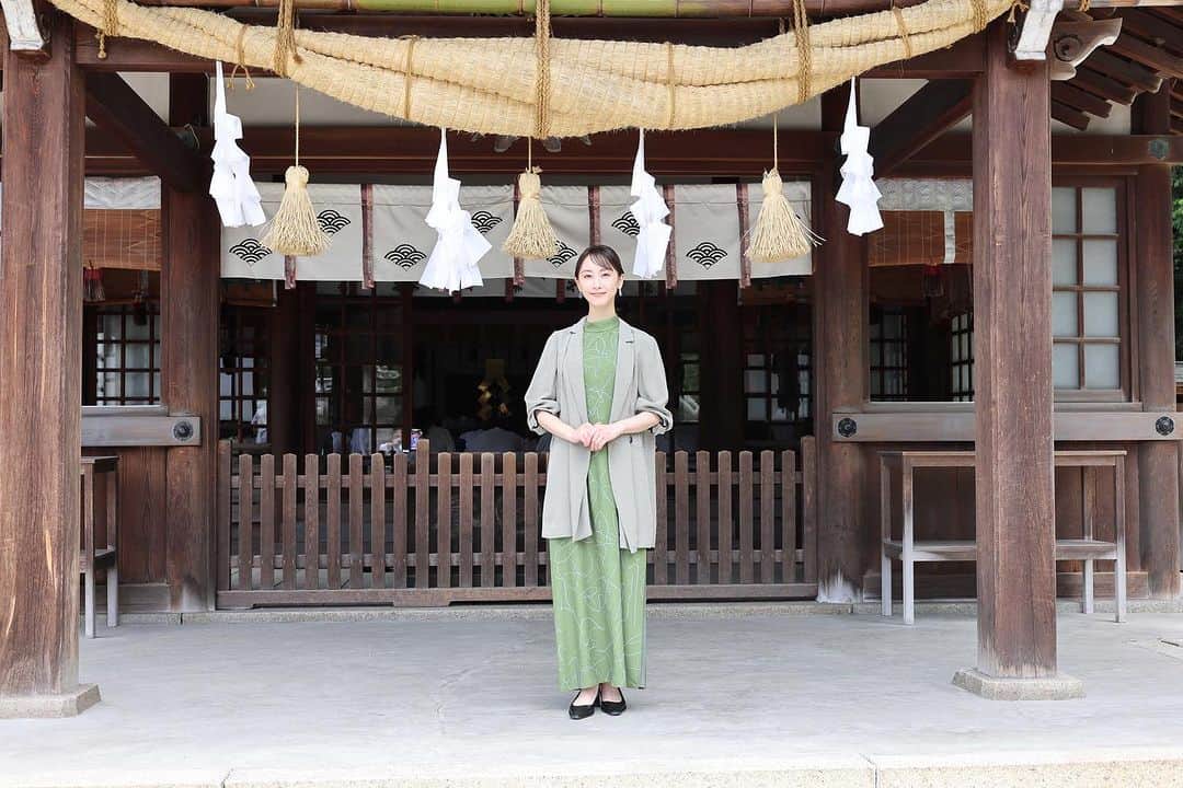 松井玲奈さんのインスタグラム写真 - (松井玲奈Instagram)「今日は愛知県知立市で行われた『スペシャルトークin知立』に登壇させていただきました。 ご来場いただいた皆さん、ありがとうございました。 イベント前には知立神社を訪れ、お披露目されたばかりの『どうする家康』で演じた、お万の方の像を見ることができたり、お参りをしたりして時間を過ごしたのですが、知立神社は空気が澄んでいて気持ちの良い場所でした。 こうしてゆかりの地をやっと訪れることができ、とても嬉しく感じます。  本編への再登場は、、、放送を見てのお楽しみで✨」7月15日 18時21分 - renamatui27