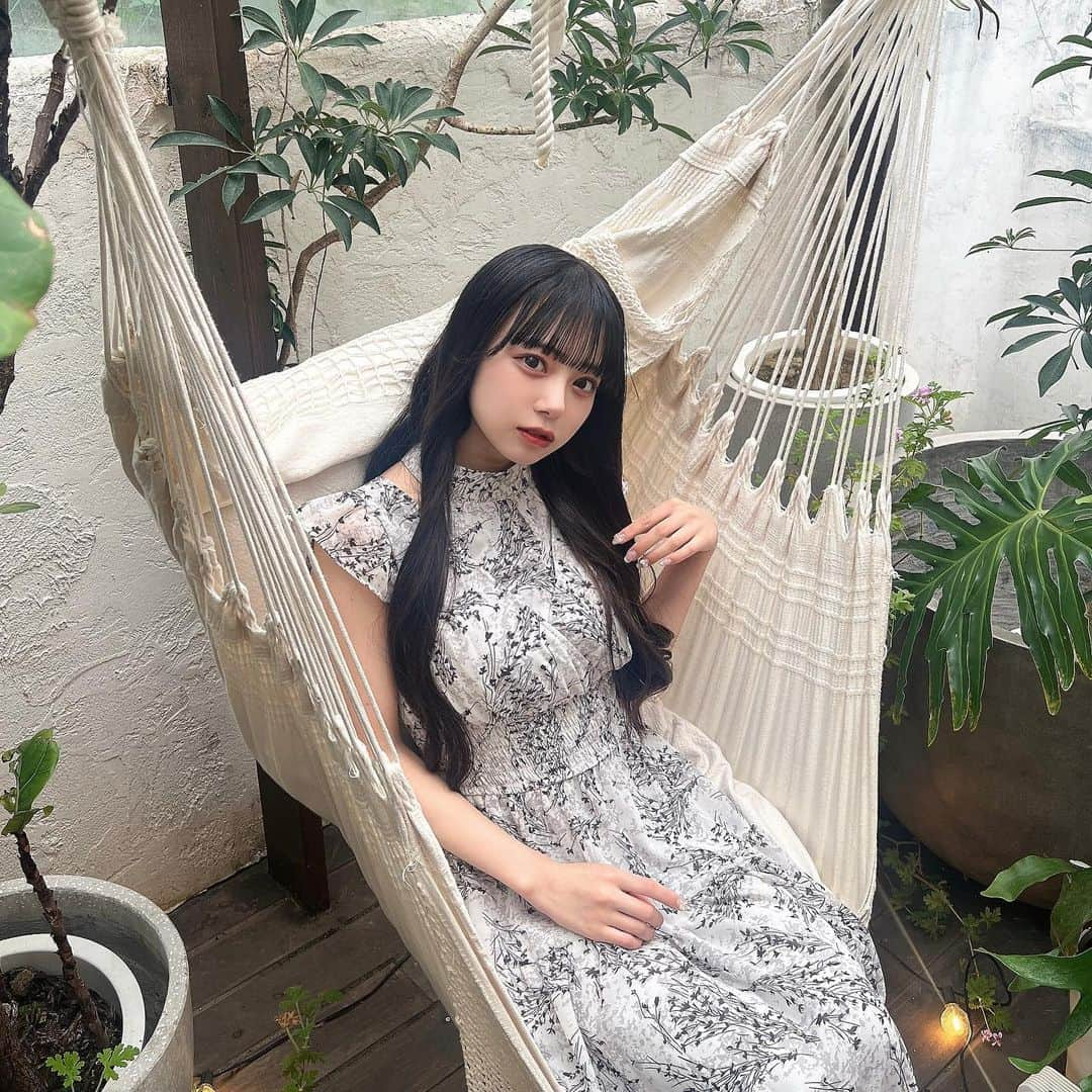 増田彩乃のインスタグラム：「ꉂ hammock 〰︎ !! ❤︎  この間ハンモックに揺られました〜！  皆様にとって 素敵な！！！ 　　　3連休になりますように ☺︎♡」