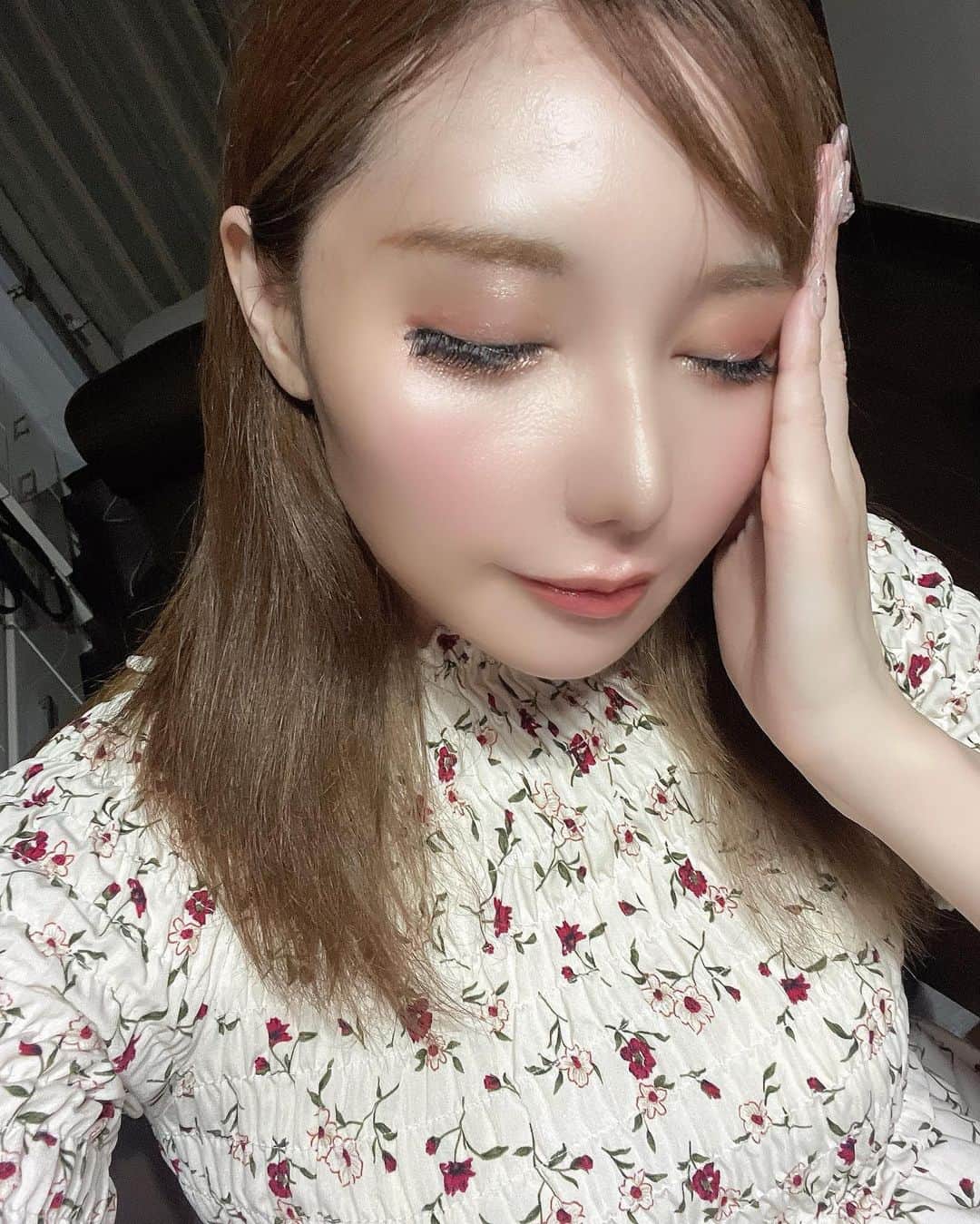 まさき沙耶のインスタグラム：「ダリアスキンクリニック @dahliagsc の Stem Cell Booster Serum（ヒト幹細胞順化培養液）  ステムセルブースターセラムを使って１ヶ月です🩷 ハリツヤがすごく出て、メイクノリがいいの🩵🤍💛 おすすめです💭  #ダリア銀座スキンクリニック #dahliagsc #幹細胞美容液  #スキンケア #DAHLIAPROGRAM #PR #DP #stemcellboosterserum」