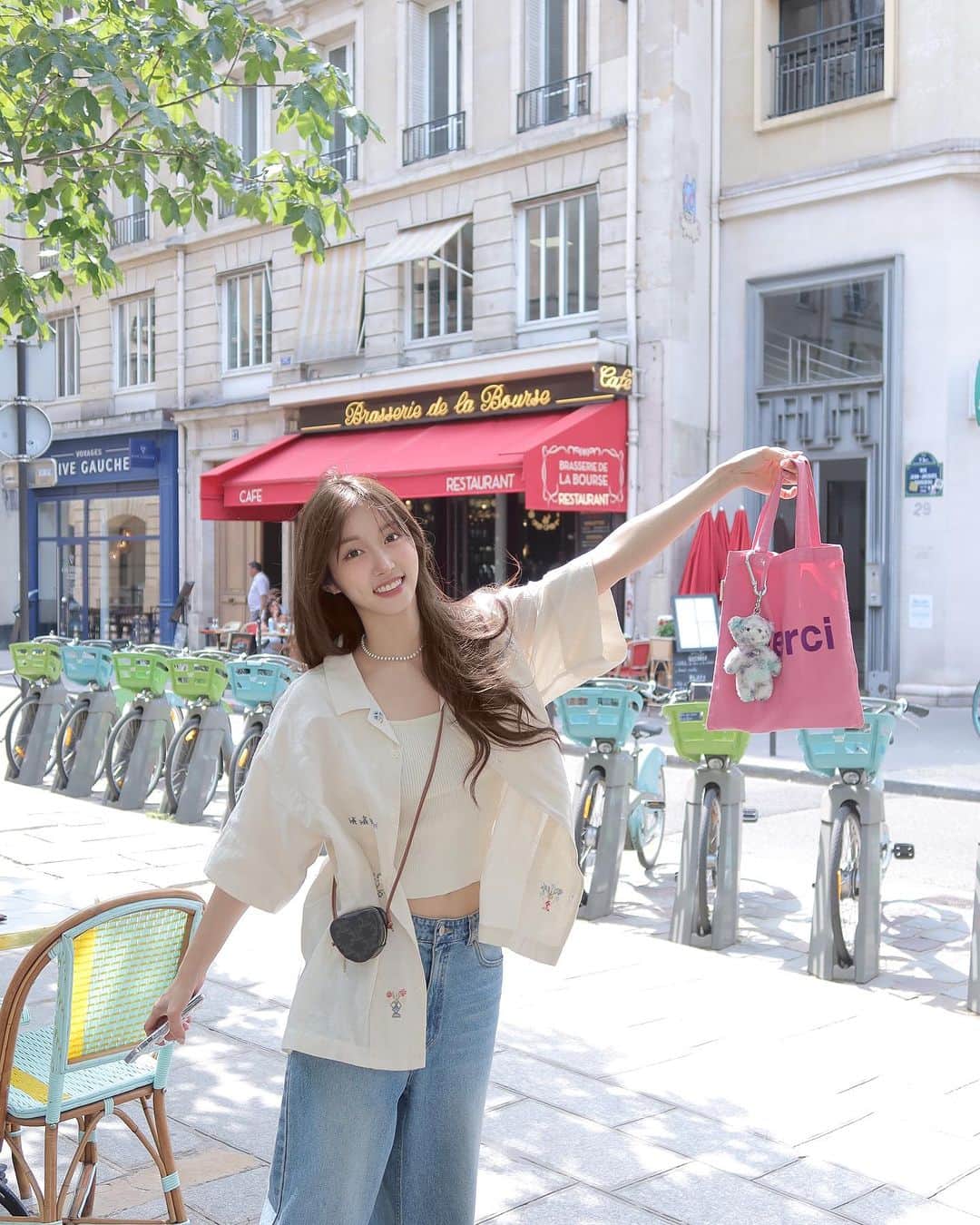 COCO さんのインスタグラム写真 - (COCO Instagram)「여기저기 7키로 걷기🤸🏻‍♀️🏄🏻‍♀️  #paris #파리 #사실한국」7月15日 18時39分 - rilaccoco