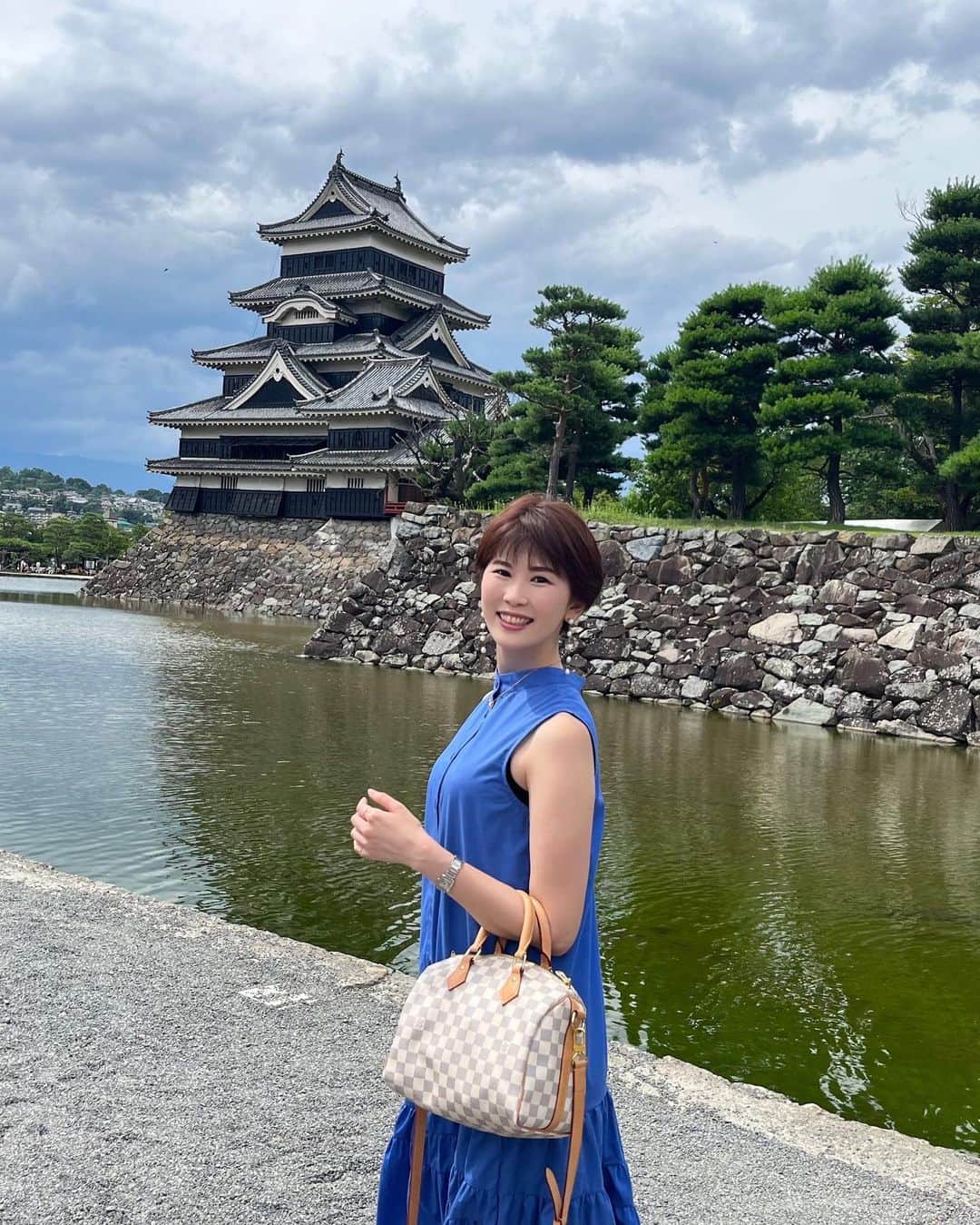 のインスタグラム：「久しぶりに松本に帰りました☺️  #松本城 #縄手通り #松本市  #matsumoto  #アナウンサー #ラジオパーソナリティ #ラジオパーソナリティー #ラジオ #radio #radiko #山梨放送 #ybsラジオ #小松千絵」