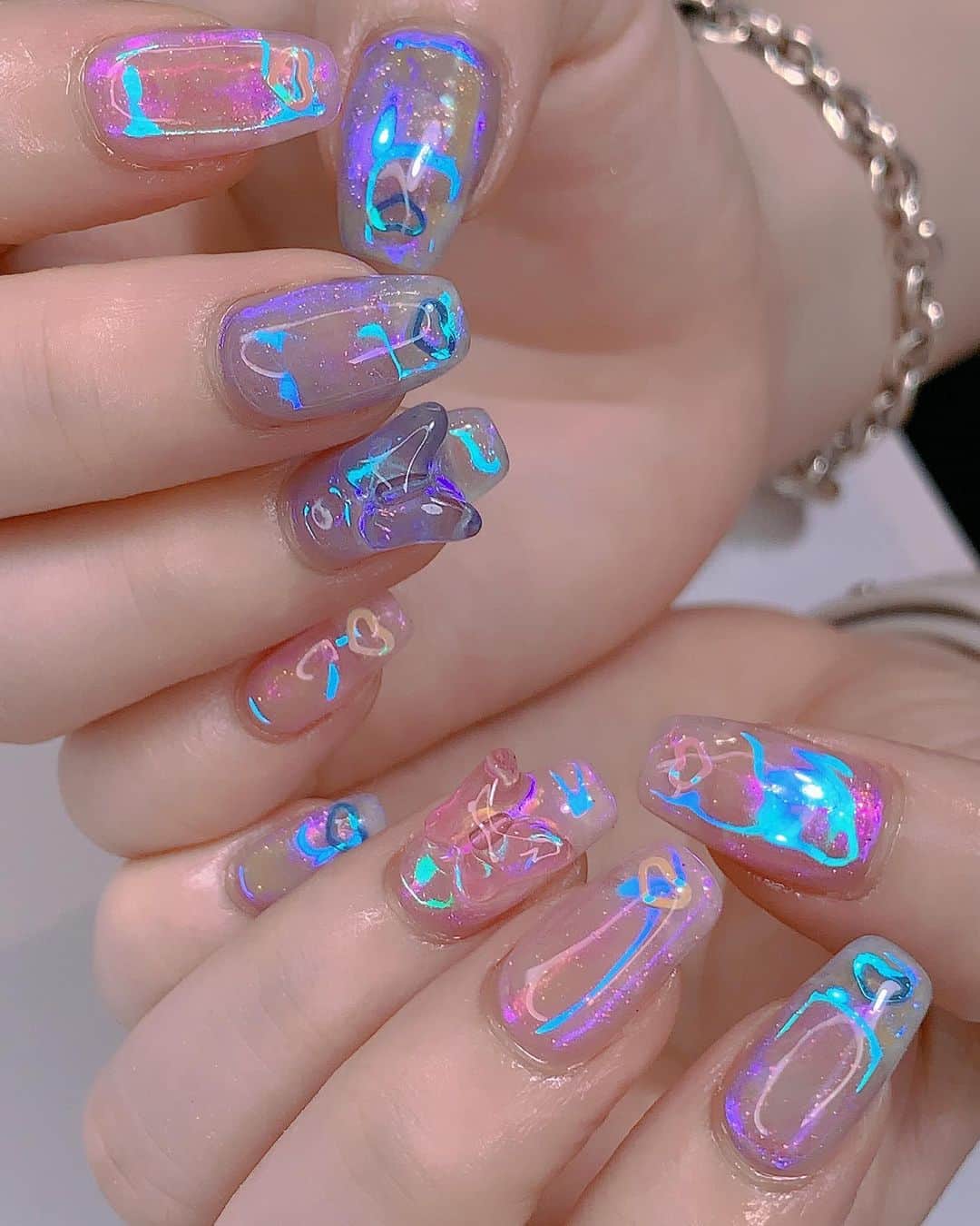 じゅりのインスタグラム：「💅🧊🫧✨  ニューネイル🤍 今回もめちゃくちゃ可愛い🥹🫶 ゆかさん @yuca_814 いつもありがとうございます☺️♡  #newnail #nail #ニューネイル #うるうるネイル #スクエアネイル」