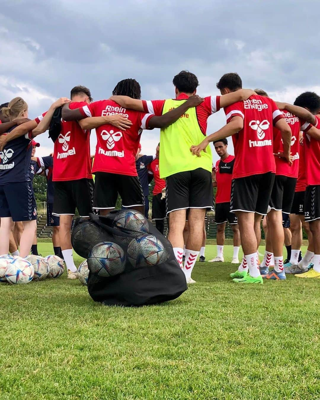 マルコ・ヘーガーのインスタグラム：「Trainingslager-Impressionen ⚽️📸  #training #camp #preseason #impressions #done #workhard #together #positivevibes #blessed #team #effzeh #köln #fc #liebedeinestadt #heimat #liebe #mh37」