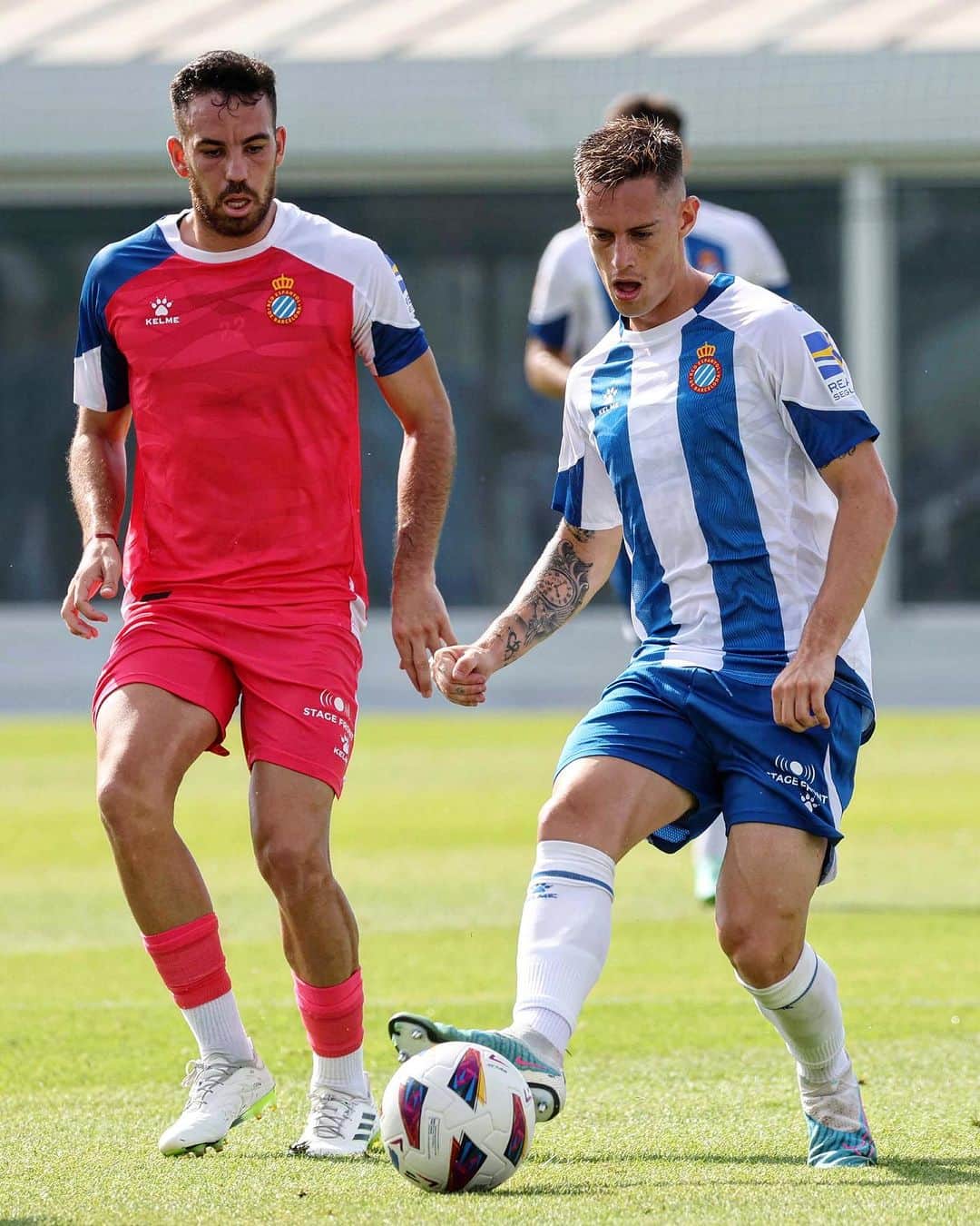 RCDエスパニョールのインスタグラム：「☀️ Partit d'entrenament abans d'acabar la setmana! ⚽#RCDE」